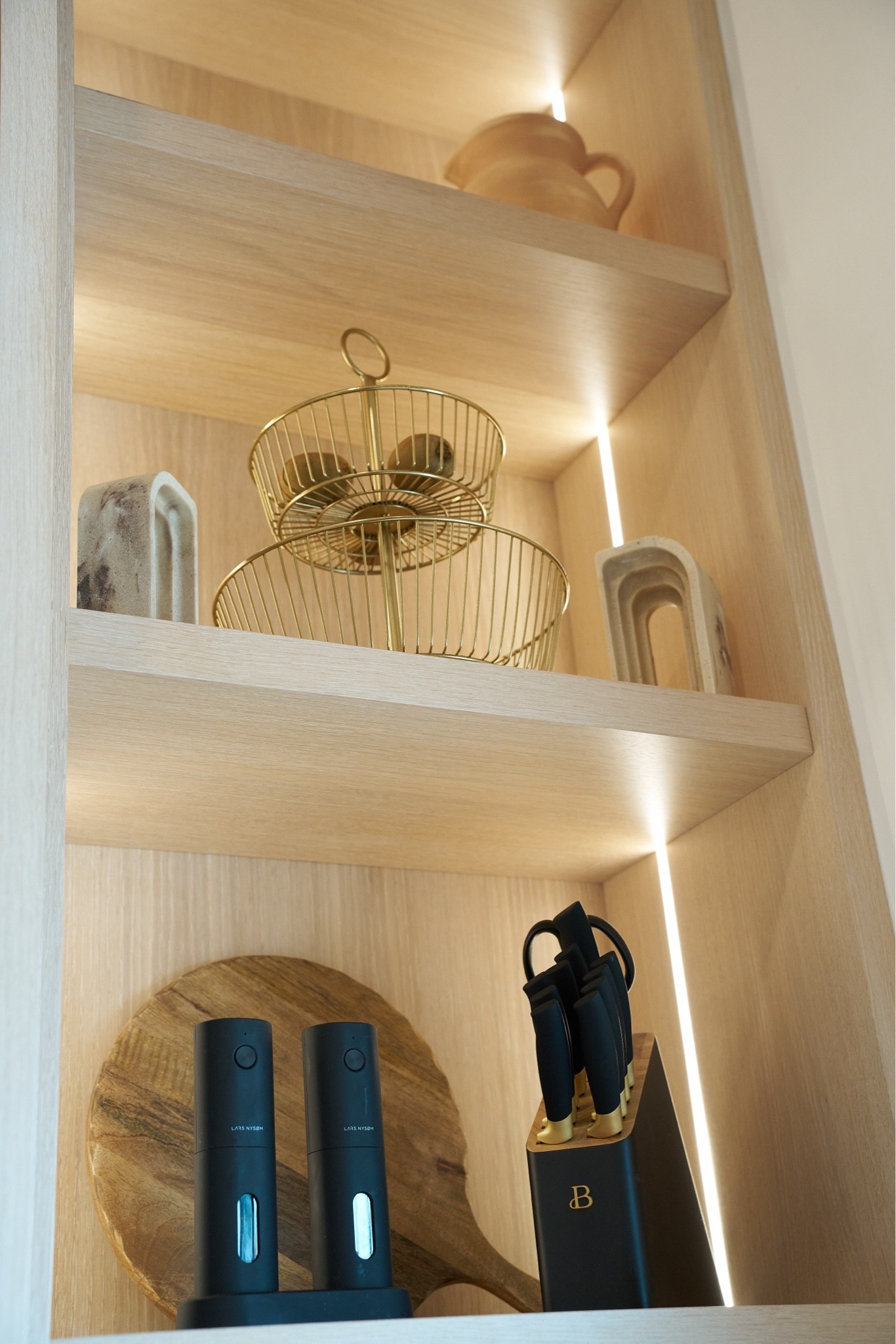 Scroll to shop! ✨ Kitchen accessories that elevate your space. Everything is linked below.👇🏾

Desliza para comprar. ✨ Accesorios que elevan tu cocina.

📲 Download the free LTK app & follow me @kirasfashionfinds to shop all my daily finds.

#LTKHome #LTKvlog #LTKdayinmylife
