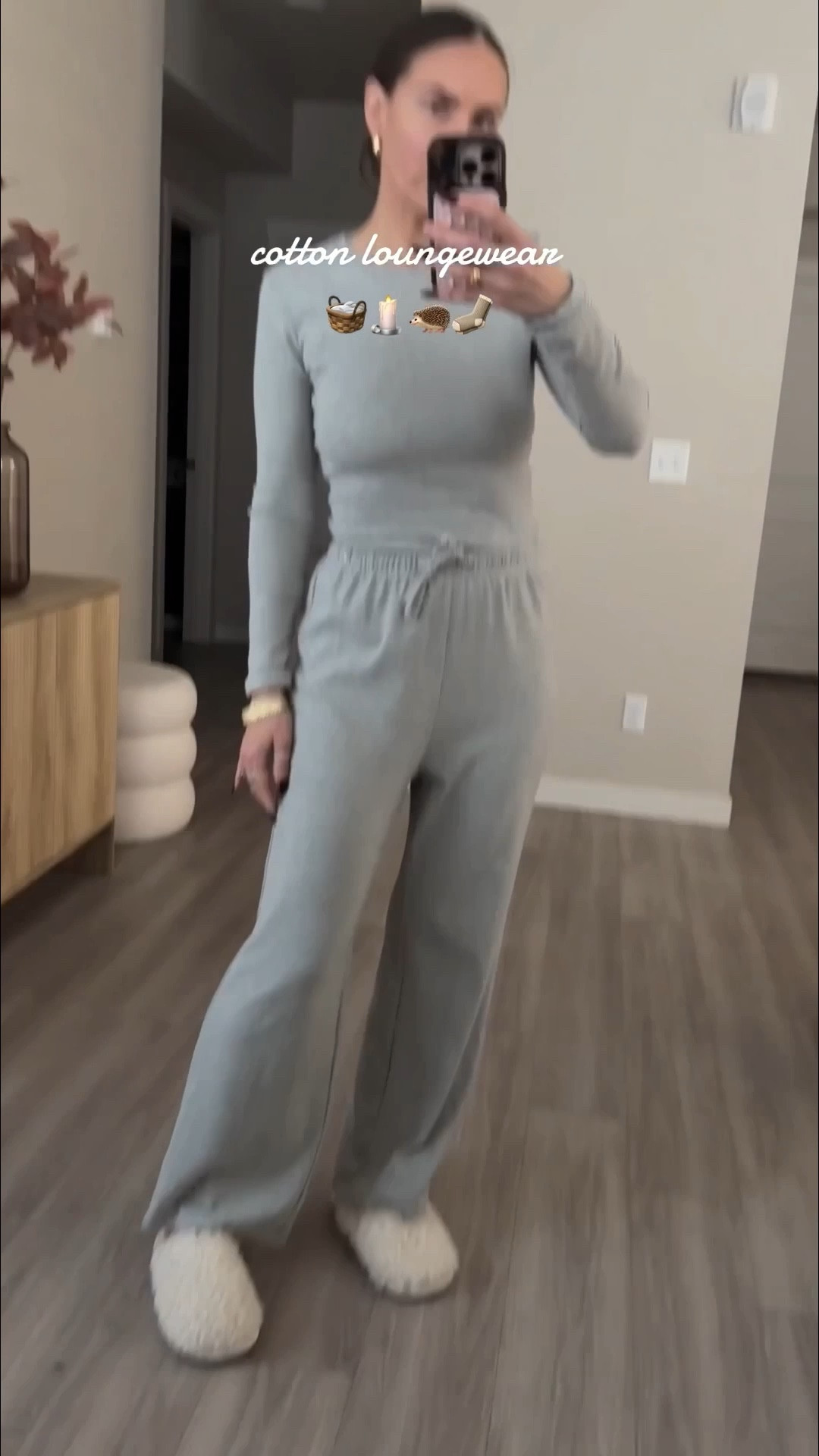 95%cotton.  soft. wide leg palazzo pants. fitte long sleeve shirt.  fremd soft and soooo cozy!!
#loungewear #chyrii