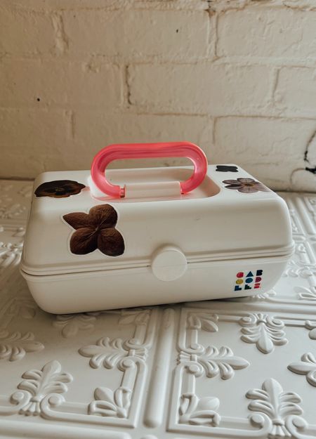 So happy caboodles are a thing again! I want a million for all my nail polish and makeup and lil trinkets! 

#LTKGiftGuide #LTKkids #LTKbeauty