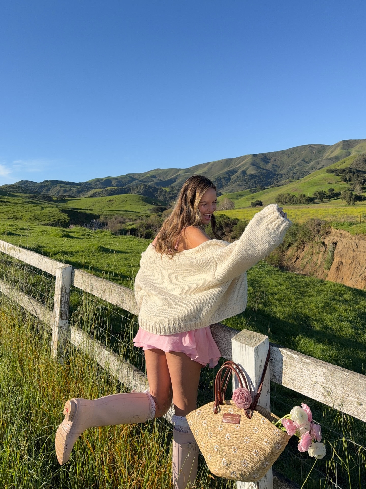 spring outfits I’m excited to wear with my hunter boots 🌸

save for spring outfit inspo 🌷

which one would you wear first?