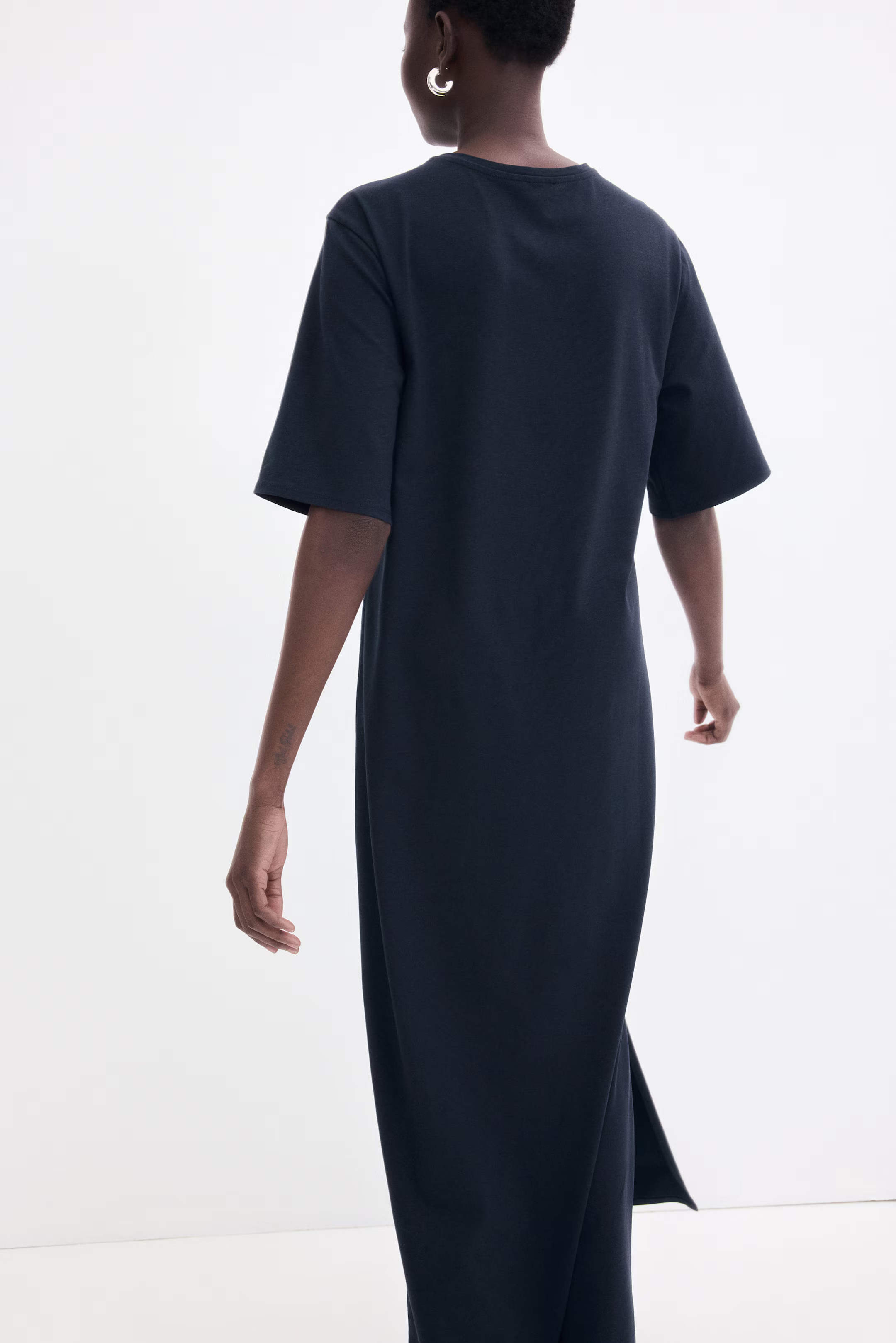 Long T-shirt dress | H&M (UK, MY, IN, SG, PH, TW, HK)