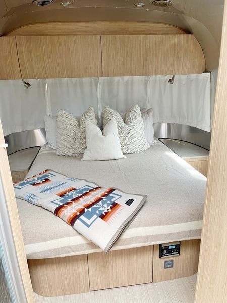 HOME \ cozy neutral camper bedding!

Target
Wool blankets
RV
Airstream camping 
Pillows 
Bedroom

#LTKSeasonal #LTKFindsUnder50 #LTKHome