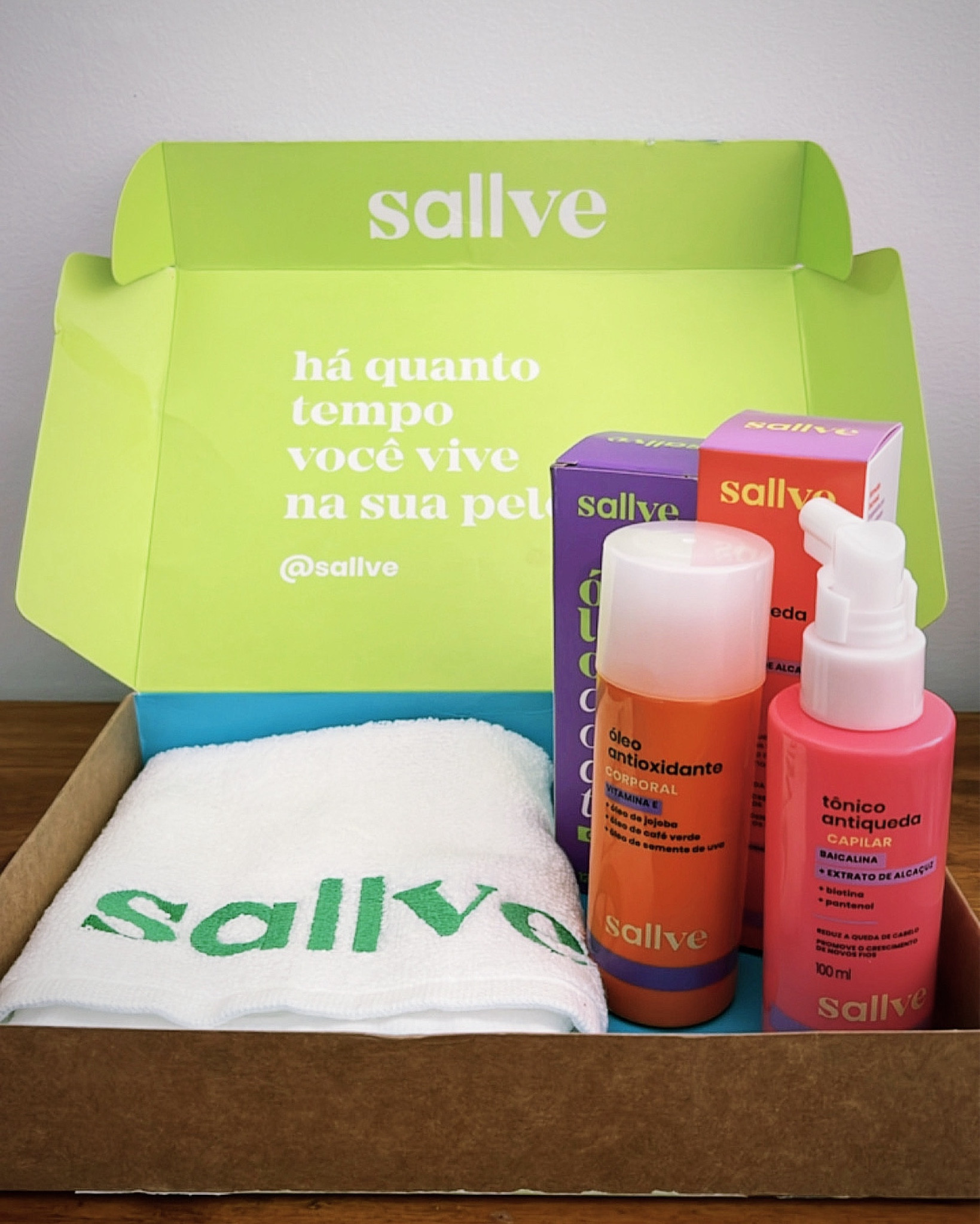 Eu amo produtos que deixam a rotina mais prática e ao mesmo tempo tem resultados incríveis!

Esses são minhas “recompras” na Sallve: 

O tônico antiqueda capilar 
👉 rápida absorção.
👉 não pesa o couro cabeludo.
👉 reduz a queda capilar
👉 promove o crescimento de novos fio.
👉 proporciona fios mais densos e encorpados.
👉 fortalece os fios e reduz a quebra.

O óleo corporal antioxidante:
👉 ação antioxidante, previne sinais do tempo.
👉 hidratação prática no banho, sem deixar a pele pegajosa.
👉 deixa a pele viçosa e radiante
melhora a firmeza e a elasticidade da pele.
👉 melhora a circulação.

E vcs, tem o hábito de recomprar aquele produto que te surpreendeu?
.
.
.


#LTKbeauty #LTKbrasil #LTKsalealert