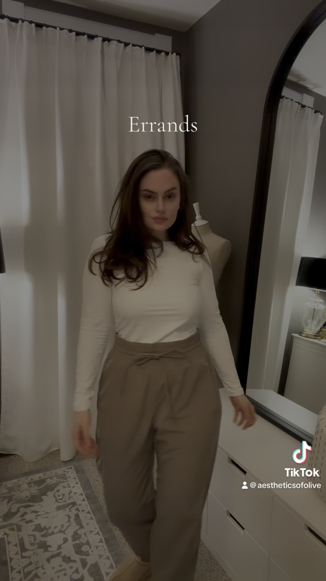 Abercrombie YPB joggers, I love the neutral color! 

#LTKfitness #LTKVideo #LTKmidsize