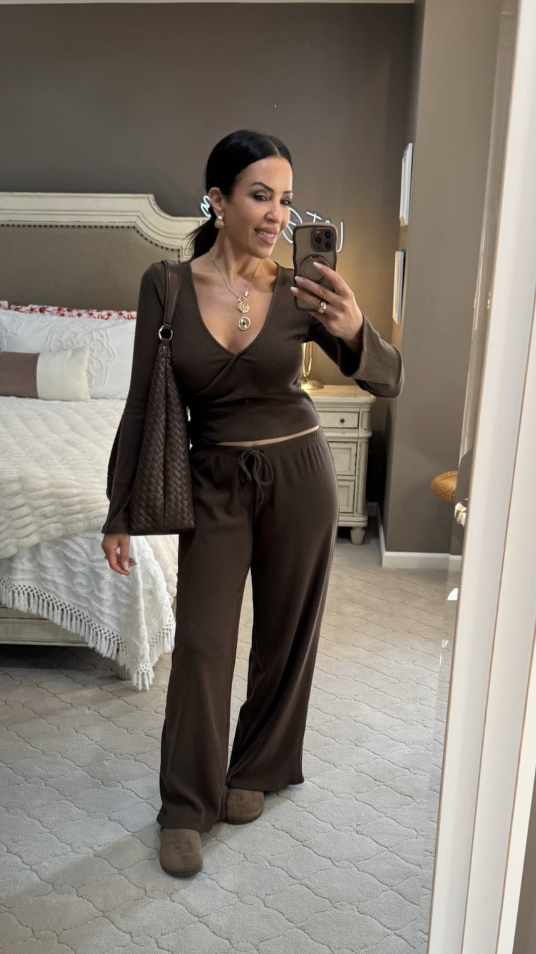 You will not believe where I found this entire cozy fall look! 🤯
I am absolutely loving this matching brown lounge set—it’s ridiculously comfortable, flattering, and yep, it’s a Walmart fashion find! Styled my way for everyday wear, I paired it with these amazing suede clogs and a gorgeous woven tote from a completely new Walmart brand I’m trying out. And how cute is that floral makeup pouch? It's totally giving Vera Bradley vibes! 🌸

Hurry and add these to your cart before they sell out! 🛒🤎
#LifeInStyleByLiz #WalmartFashion #FashionFinds #StyledMyWay #Over50Style