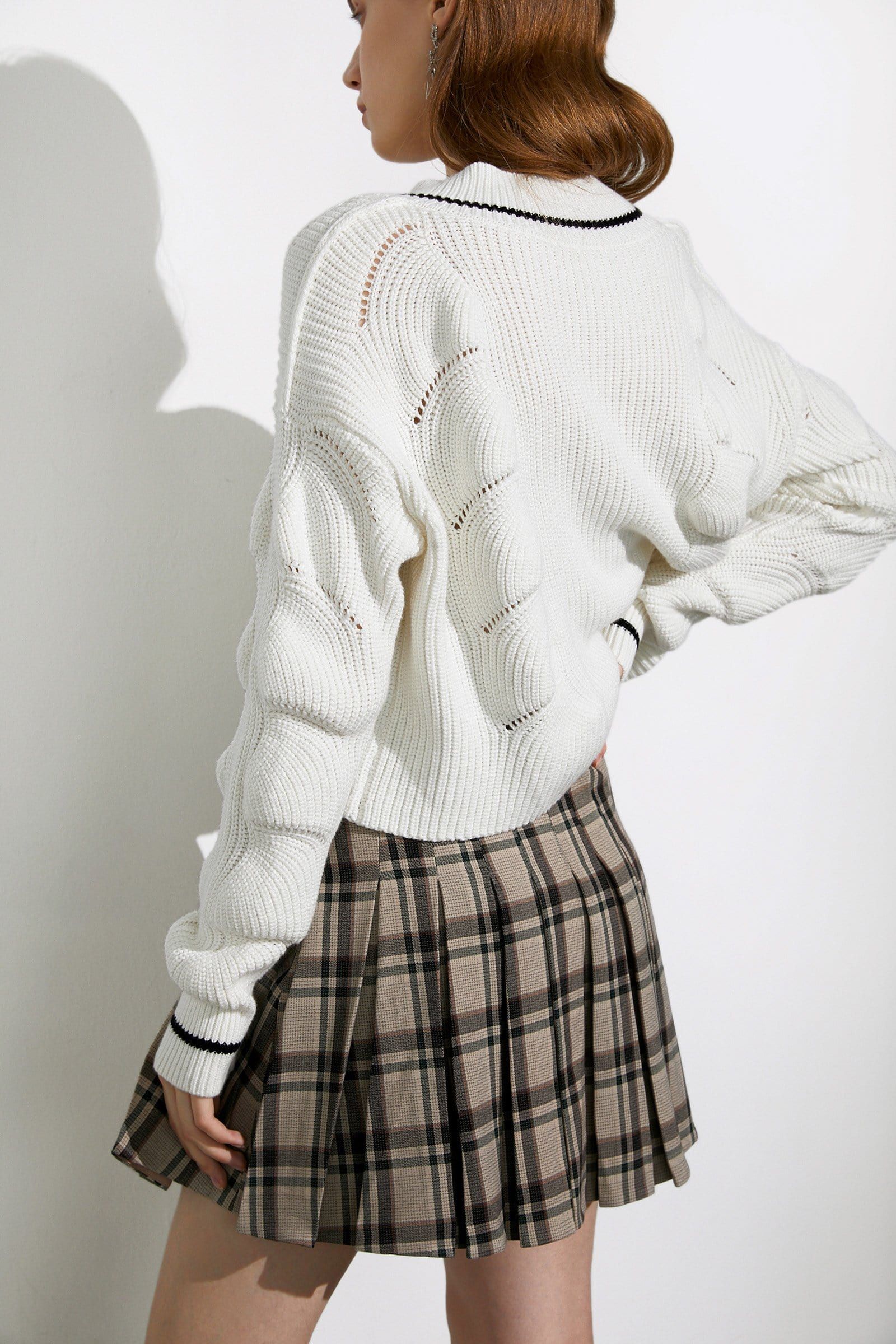 Val White V-Neck Sweater | J.ING