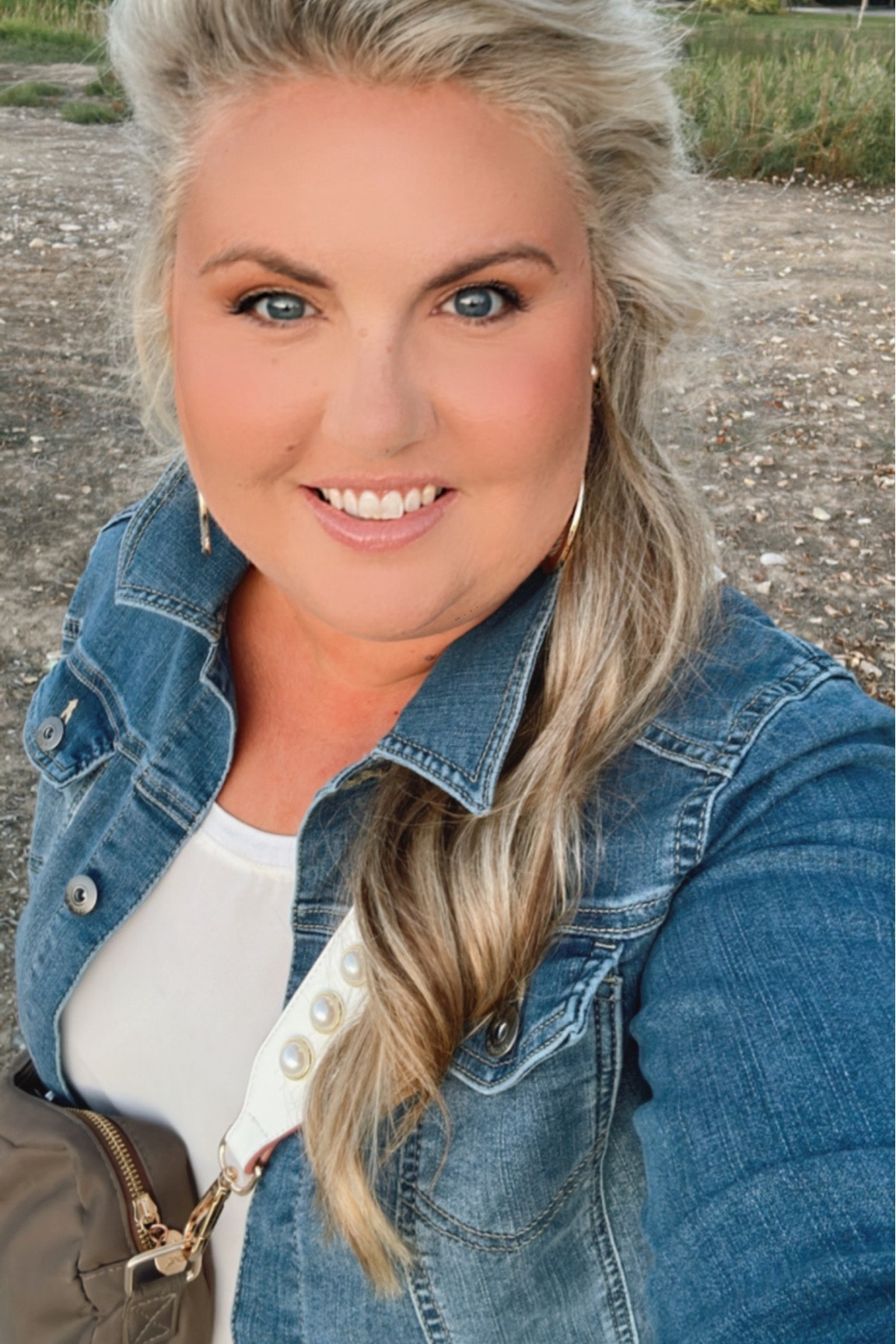 A stretchy jean jacket and pearl cross body bag is the perfect way to style a simple outfit 

#LTKmidsize #LTKGiftGuide #LTKstyletip