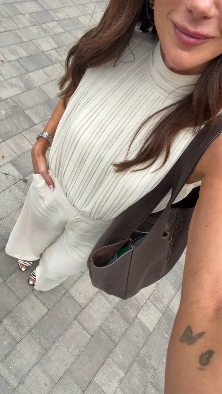 Sizing xs in top and 4 in pants. Shoes are tts. OOTD

#LTKOver40 #LTKootd #LTKCon