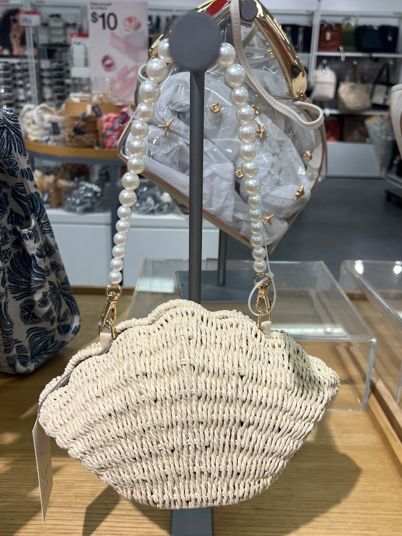 Sea-se the Day ✨🐚
… cute little seashell purse!


#LTKSeasonal #LTKItBag #LTKFindsUnder50