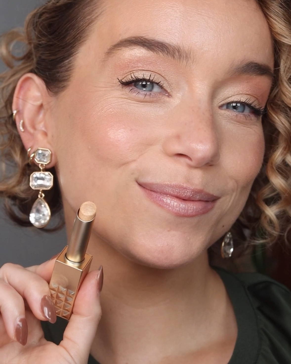 Gold makeup for the holiday season ✨ And what about the name “Put A Spike On It” 😏 Valentino Beauty knocked it out of the park with their buttery matte finish lipstick in gold shimmer. Slide through to see the matching GORGEOUS gold palette too 🤩

#LTKBeauty #LTKHoliday #LTKGiftGuide