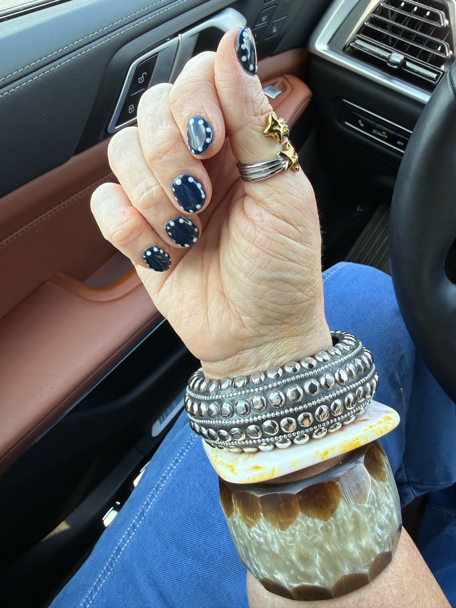 These bangles are so fun!! I loved them with my concert fit and also cute to wear separately too for everyday! 
⭐️Save in my star ring with code MANDIE