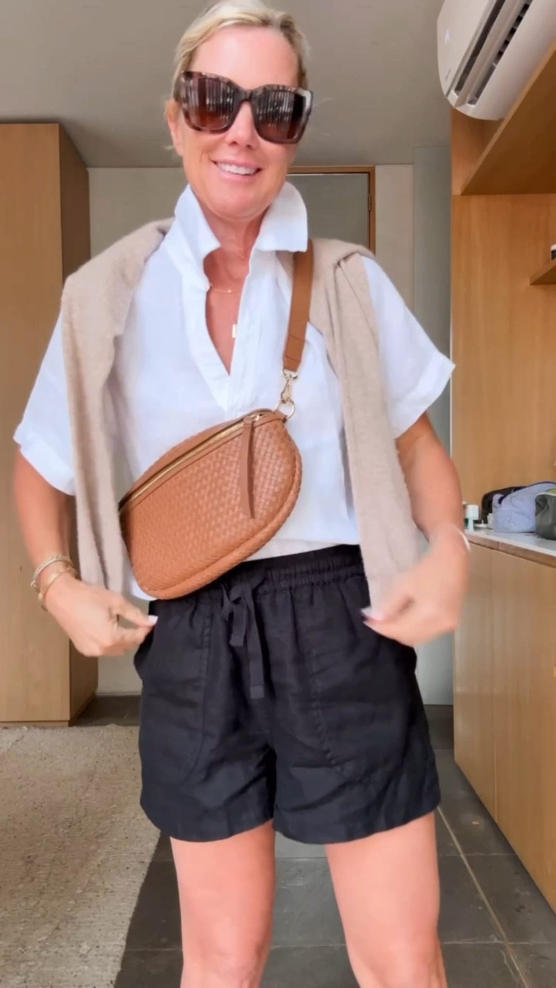 A perfect outfit to throw on for vacation! Sizes: SMALL for top and bottom 🩵