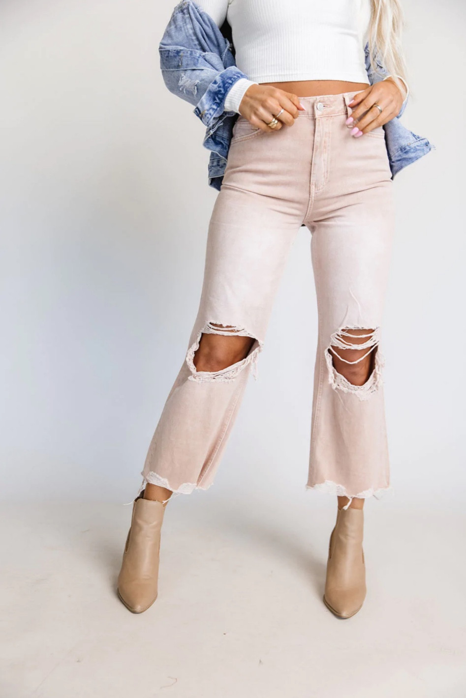 Mindy Mae’s finds! Love these high waisted loose fitting pants 😍

MMM, pink pants, muted color outfits, neutral outfits, fall outfits, fall style, fall fashion, ankle length jeans, jeans, pants, mom jeans, boyfriend jeans, distressed jeans, 

#LTKSeasonal #LTKsalealert #LTKSale