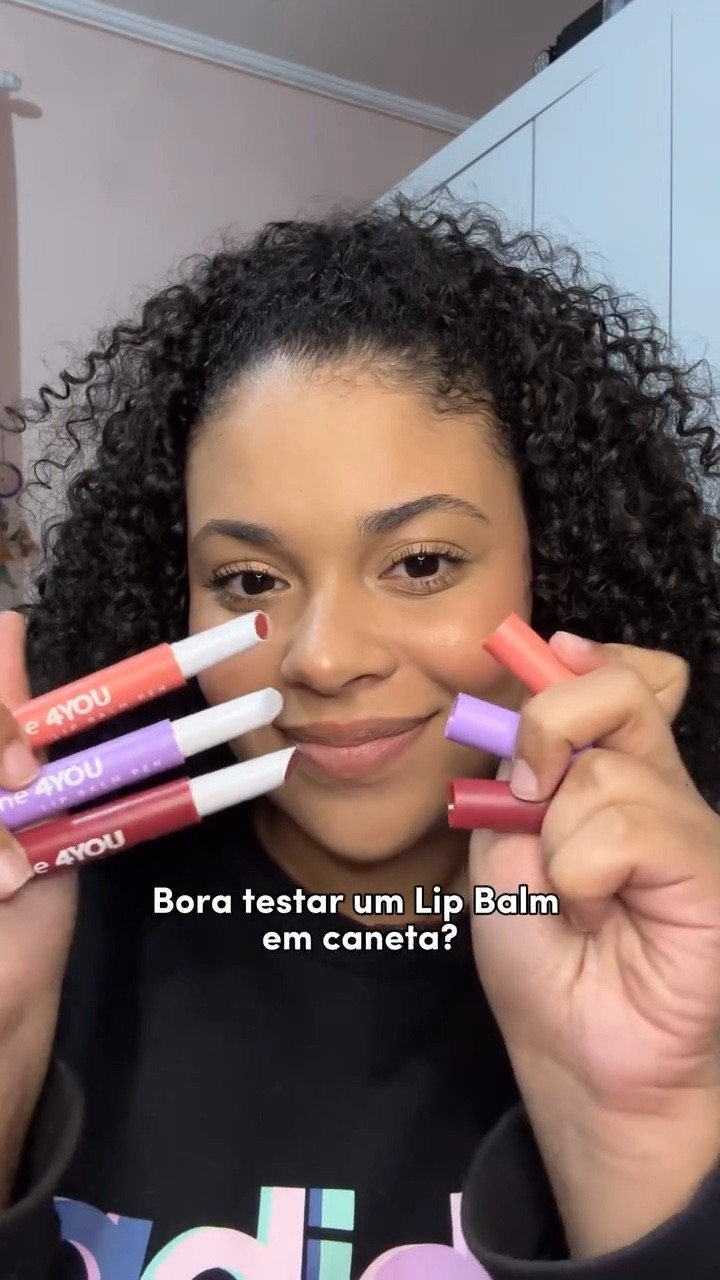 Bora testar um lip balm em caneta? Esse é o Lip Balm Pen da @oceane que hidrata e dá corzinha pros lábios! Tem três cores: clear, coral e berry. Qual a sua favorita? 👄✨

#TestandoMakes #Maquiagem #LipBalm #LipBalmPen #Océane4You

#LTKbeleza #LTKbrasil