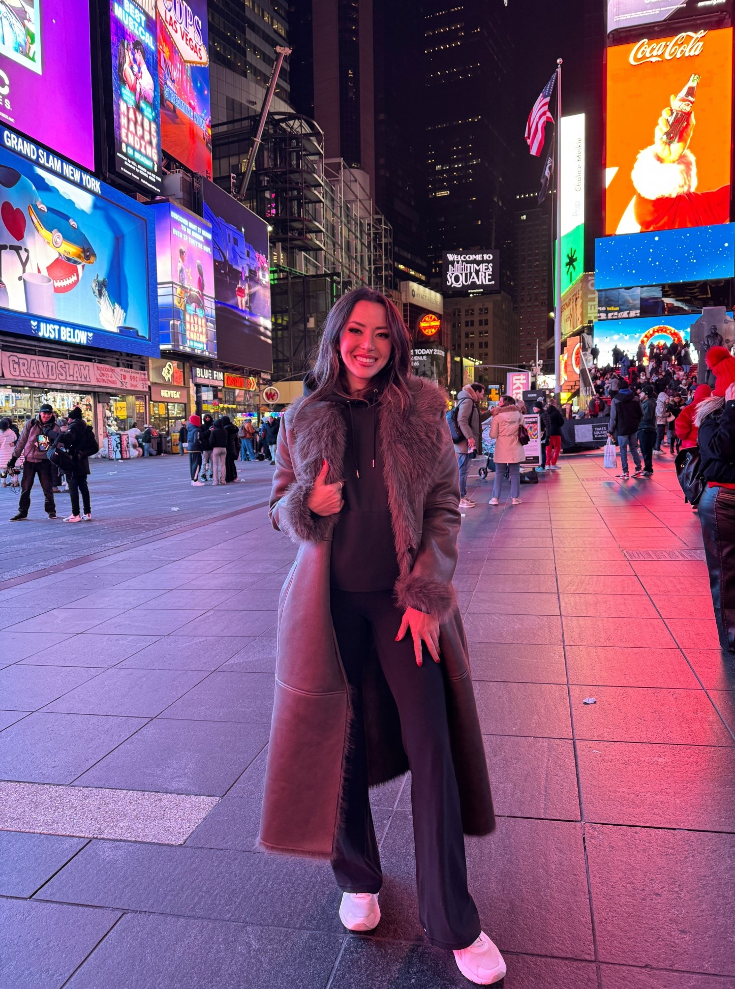 My look for exploring New York! Comfy and warm!! Faux fur jacket trench, hoodie, flare pant

#LTKActive #LTKootd #LTKTravel