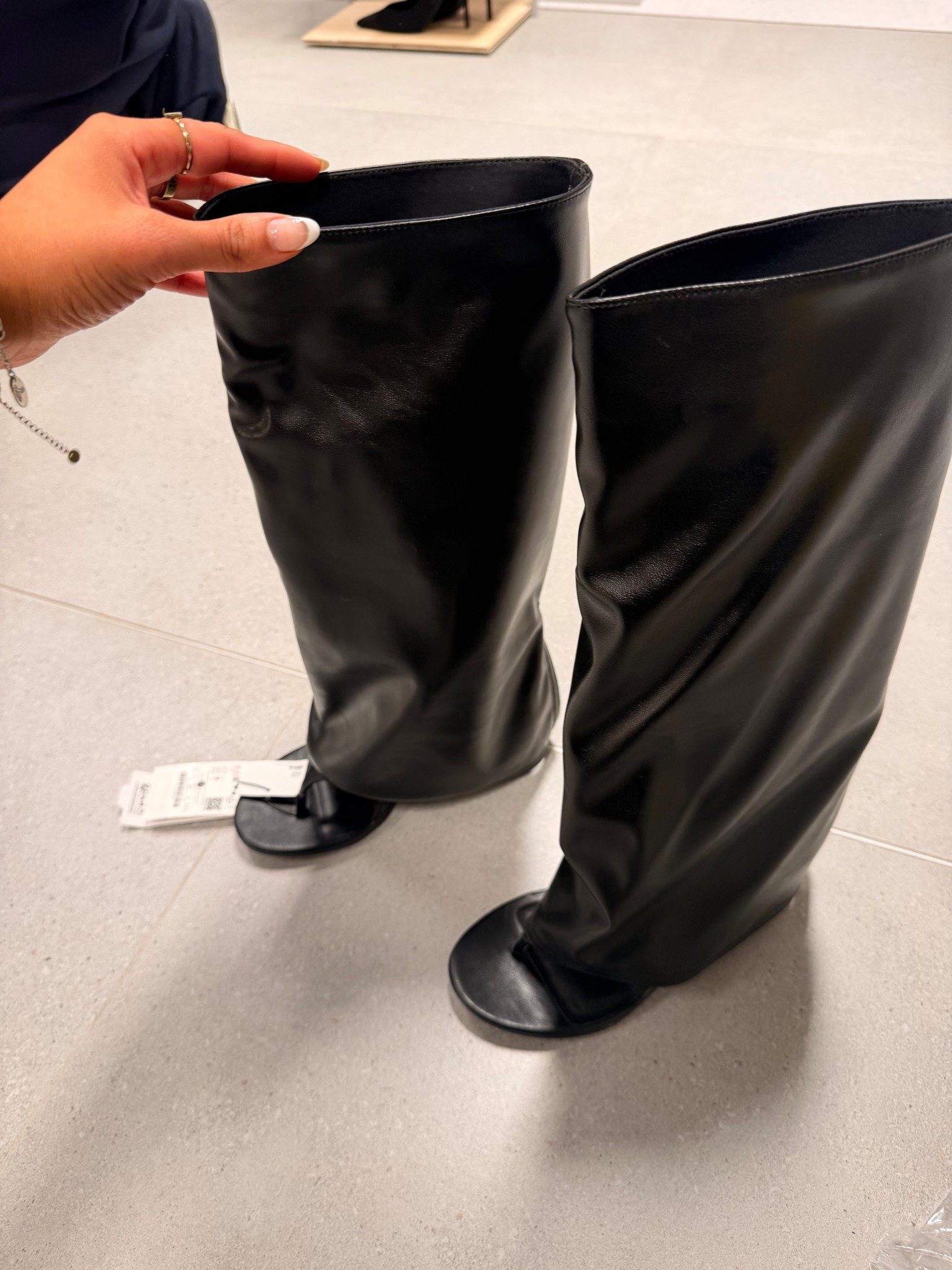 Must have it girl boots 🖤