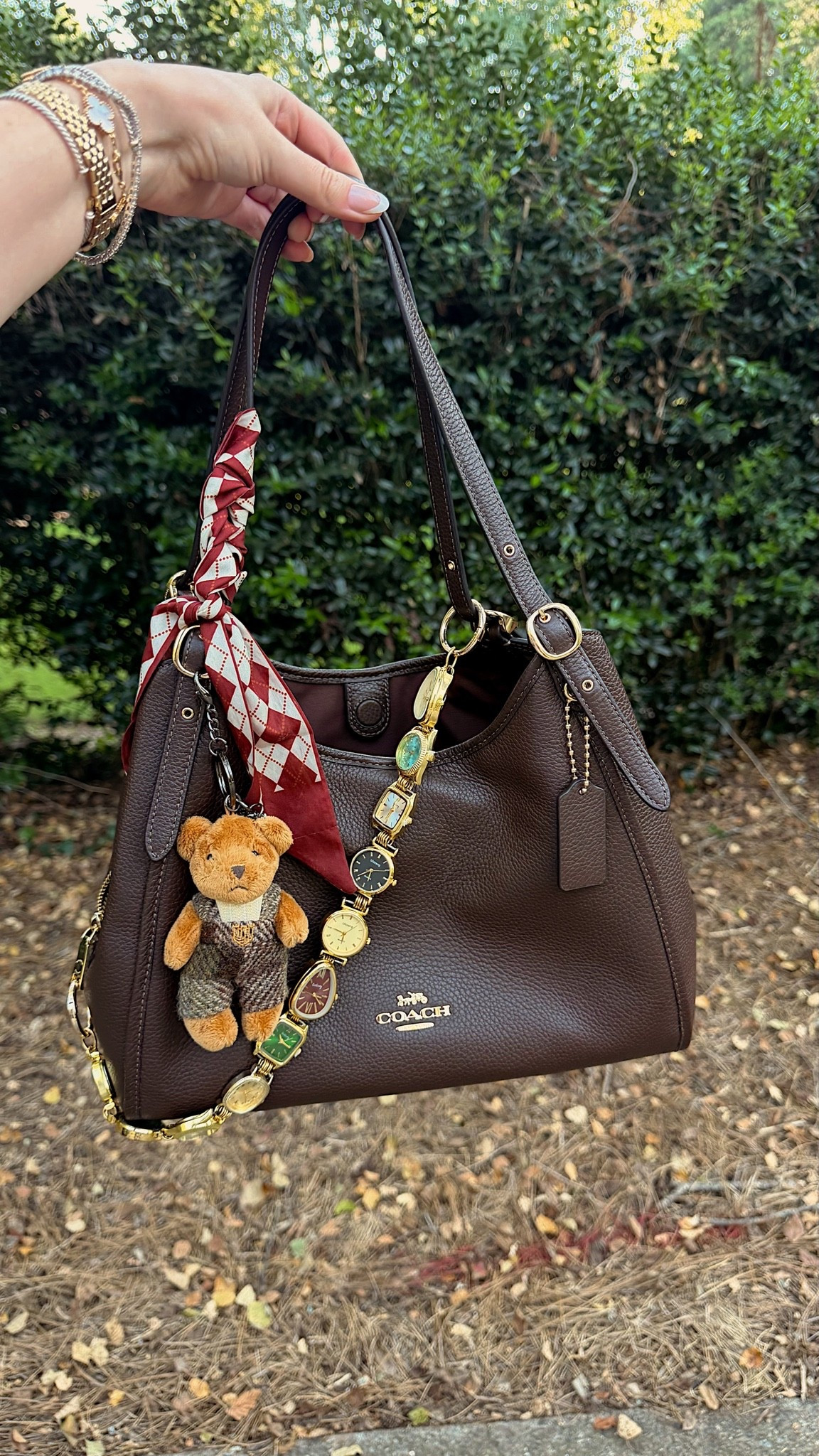 Bag of the day
 Coach outlet Erin
Chain charm from Etsy
Bear from Islander UK