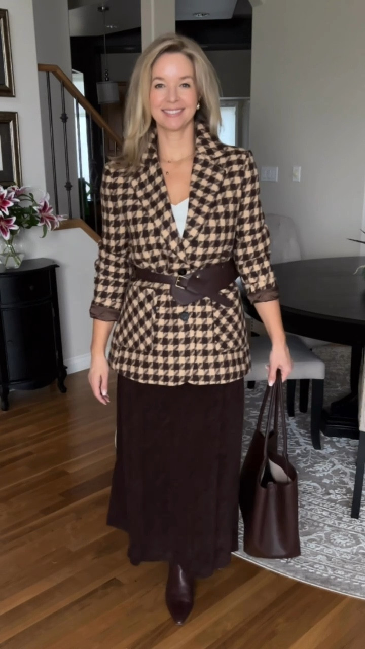 What is it about a classic look that I love so much? 🧐
-Often it’s a style that can be worn for years and it continues to look relevant. 
-It will fit well and is flattering.
-Usually it comprises neutral colors and clean lines.
Simple… yet makes a statement!

I love this blazer as it has some elements of a classic design but has a bit of modern punch with the oversized houndstooth pattern. It comes with a belt as it’s a bit oversized and this gives it a more polished look. 
The skirt is easy to wear and has very flattering lines. 

#ralphlaureninspired #classicchic #over50 #houndstooth 



#LTKStyleTip #LTKOver40 #LTKWorkwear