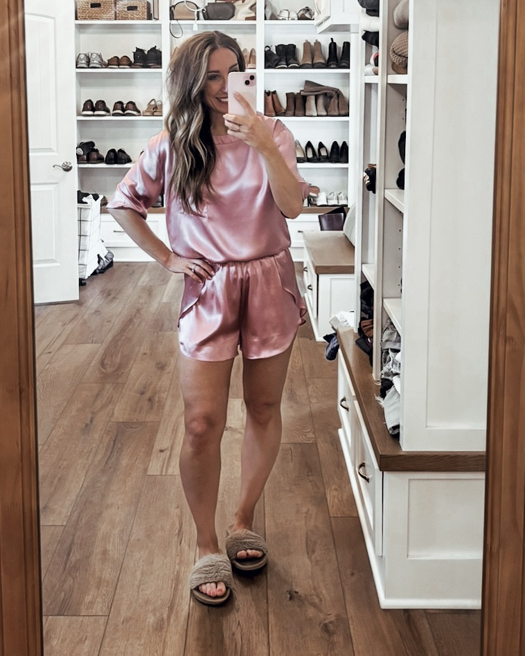 These are just as comfy as they are beautiful! These would be a perfect Mother’s Day gift!! Tons of color and pajama variations. 

Use code Brooke12 for 12% off!! 🙌

Wearing a medium 

Silk pajamas | beautiful pajamas | pure silk | silk products | luxury pajamas

#LTKMothersDay #LTKmomlife #LTKselfcare