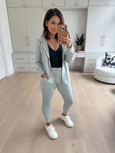 This @vuoriclothing set is a top fav here, I love the fit of these Performance joggers!! The material is lightweight and perfect as we move into these warm months. I'm in my true size XS in both the hoodie and joggers.
#ad

#LTKStyleTip #LTKOver40 #LTKTravel