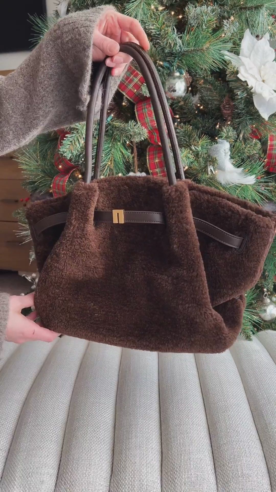 Unboxed: my new favorite winter tote 🎁 This mocha brown cozy faux-fur bag elevates every cold-weather outfit — soft texture, gold hardware, and roomy enough for all my essentials! How would you style it?  Comment below! 

#WinterStyle #ToteBag #JWPEI #OOTD #WardrobeEssentials #FashionReel #FauxFurBag #WinterReels #BagUnboxing #OutfitInspo #LuxuryLook #FallFashion #WinterWardrobe #EverydayStyle 

#LTKGiftGuide #LTKHoliday #LTKSeasonal