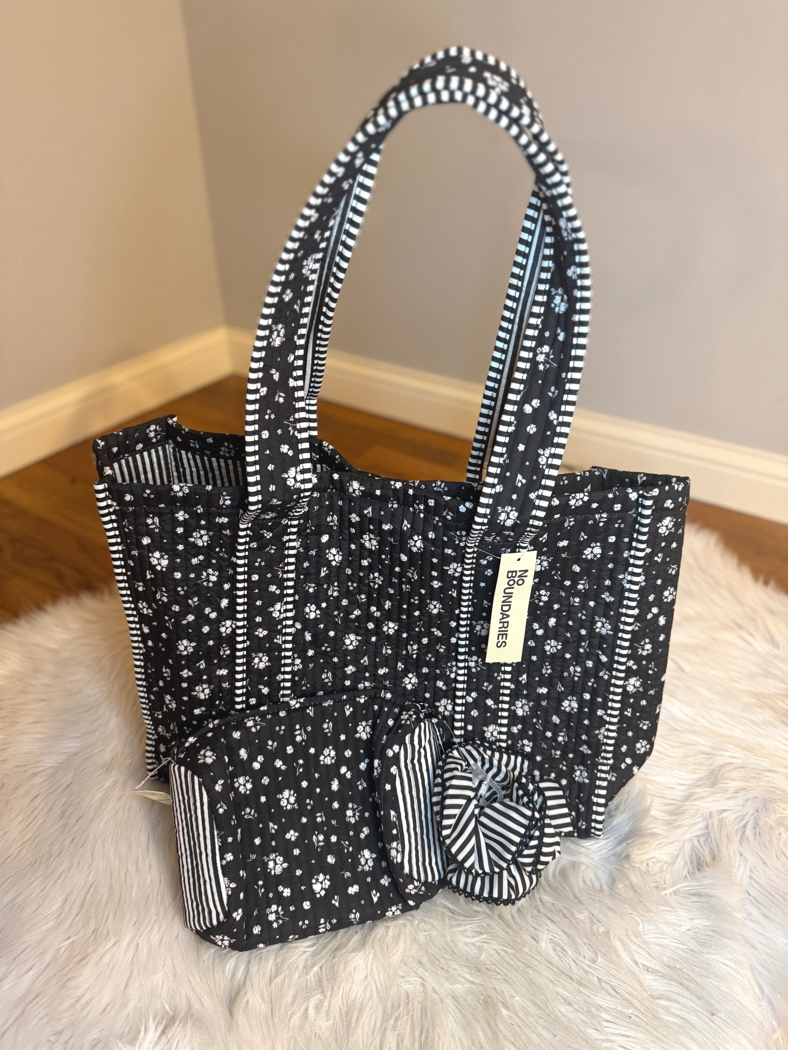 Walmart No Boundaries Women's Quilted Tote Bag, Black Ditsy/Stripe

#LTKSwim #LTKTravel #LTKSeasonal