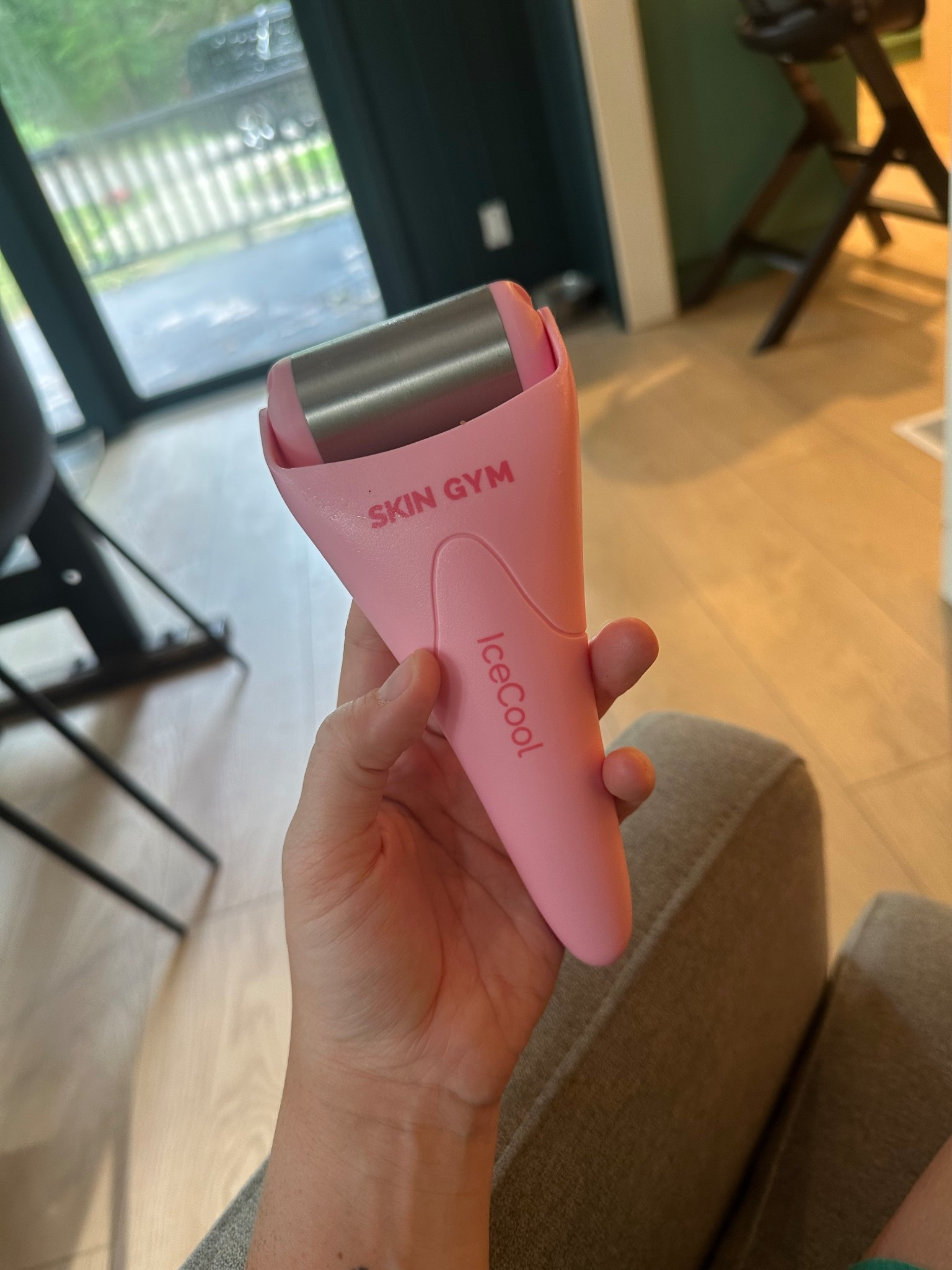 Forever promoting ice rolling 🙌🏼 it feels SO good after a shower, before bed, when you wake up. I also use it if I’m having a bad headache or sinus pain! I have the skin gum & blue/green ice roller, love both equally. The light blue I don’t have but it gets great reviews for half the price!