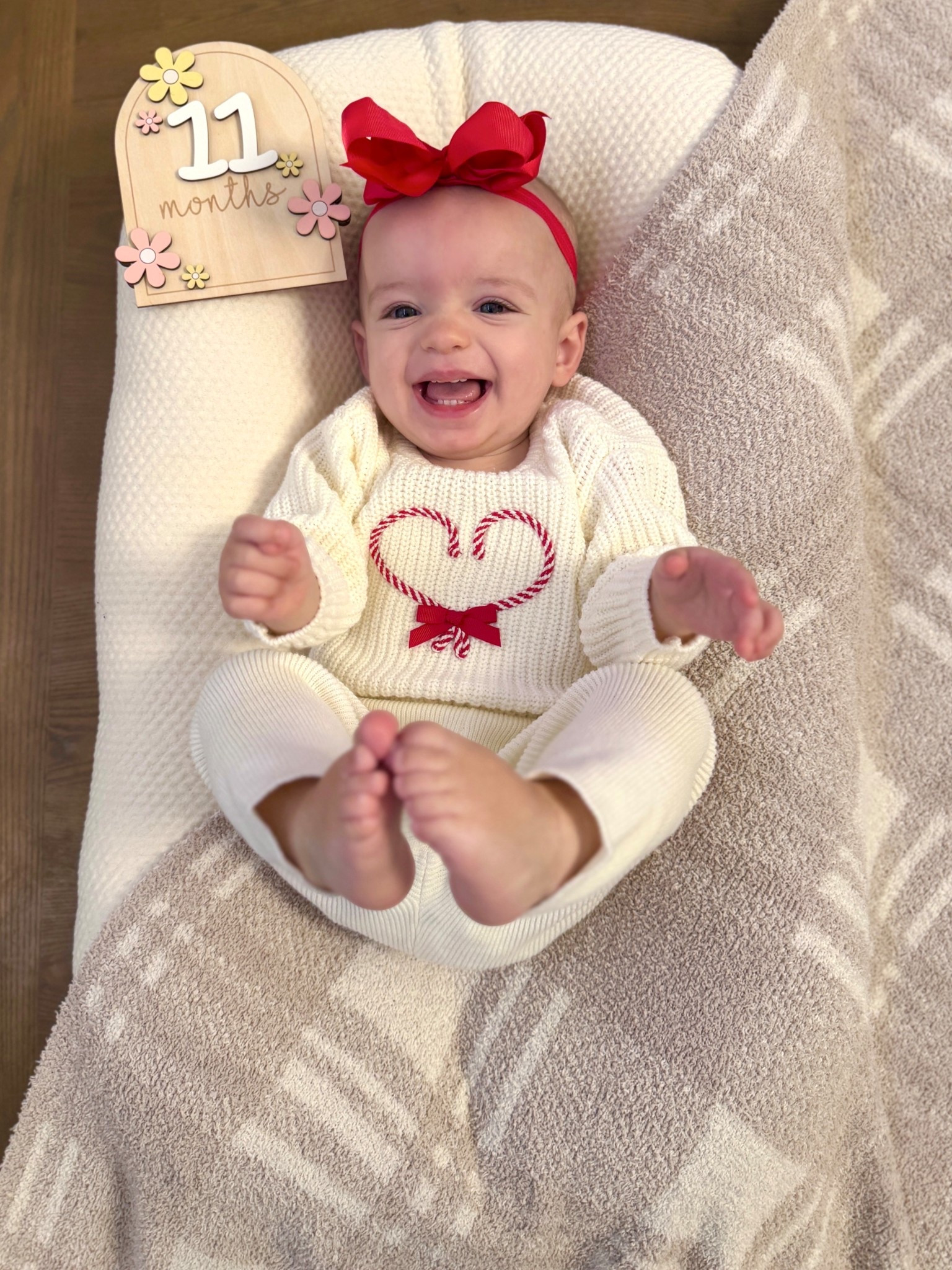 I am 1️⃣1️⃣ months old! My mom is fully in denial that I’m turning one in just a few weeks. I can stand for a couple seconds now & love cruising along the furniture. I give big open-mouth kisses on command & think peekaboo is the funniest thing ever. I met so much of my family over Thanksgiving 🥰 I also visited Santa & I wasn’t a fan at first, but I eventually came around! Now I’m counting down to my very first Christmas ❤️
.
.
.
.
.
#11monthsold #babymilestones #babygirlmoments #monthlybabyupdate #almostone #decemberbaby #babysmiles #motherhoodunfiltered #familymoments #letthembelittle 

#LTKBaby #LTKHoliday #LTKmomlife