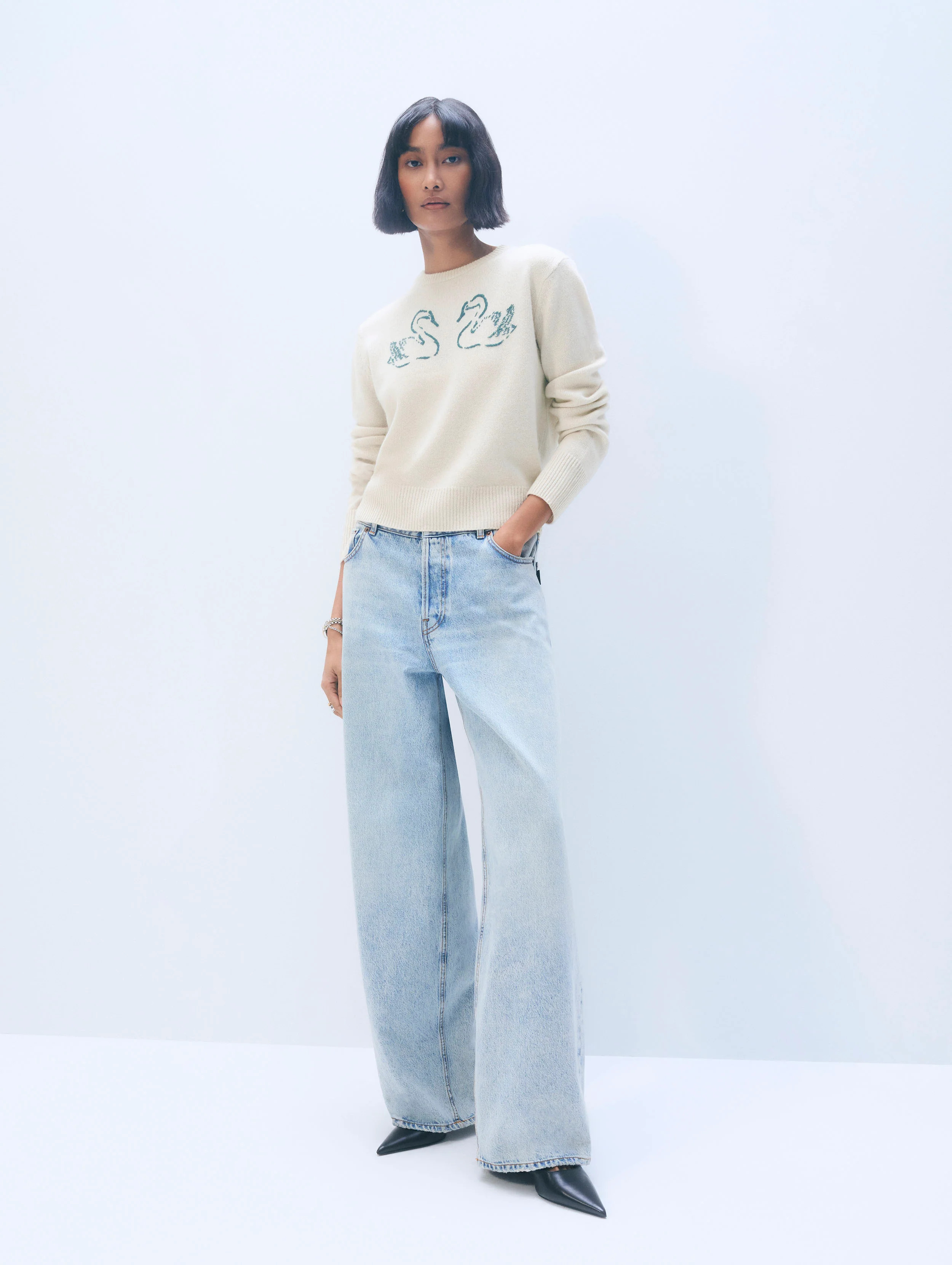 White & Warren Cashmere Blend Embroidered Swan Sweater in Green size Large | White and Warren