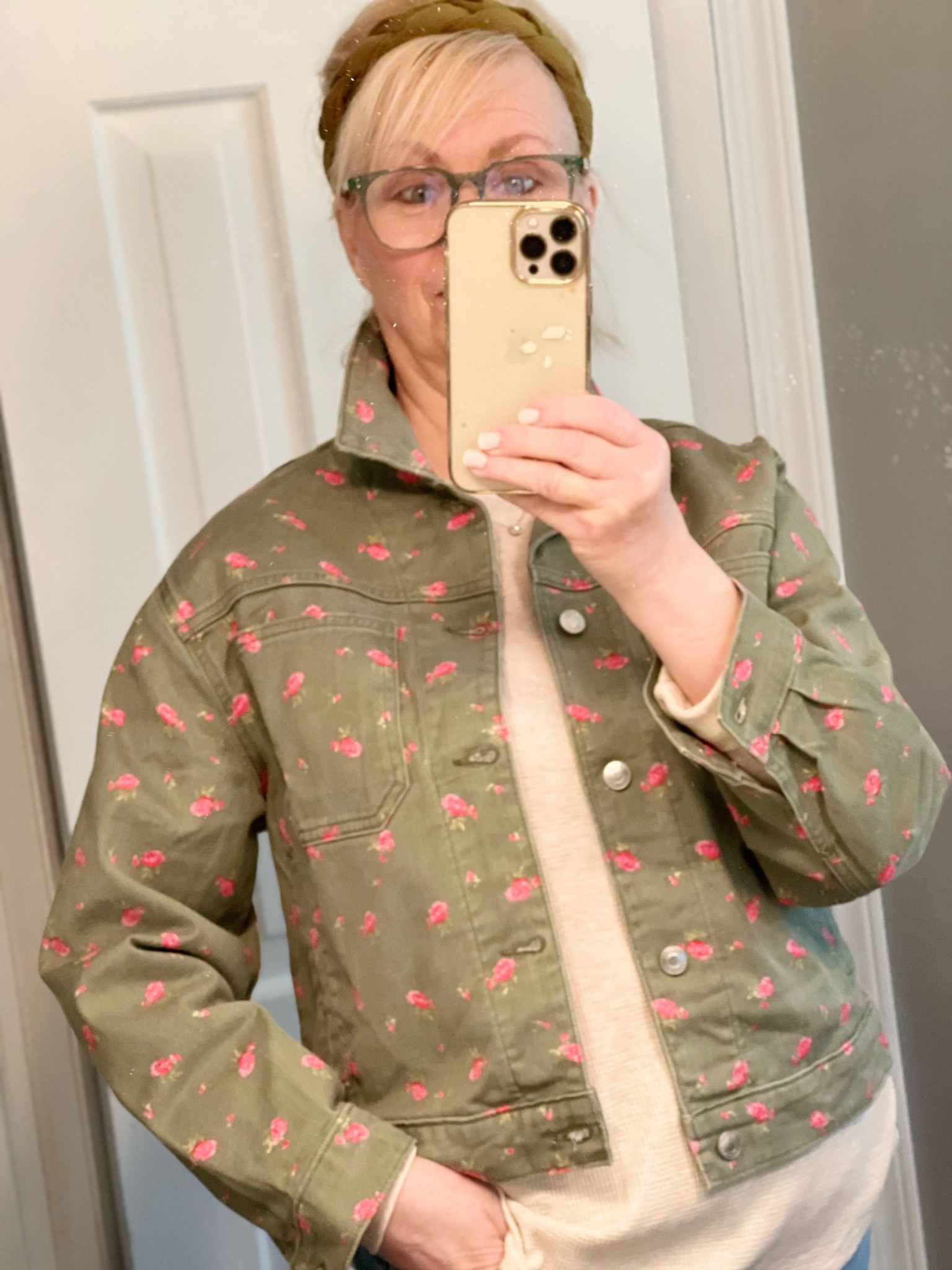 I am loving this new fall jacket from Walmart! Just perfect for warmth and style for the upcoming autumn season 🍁🧡

#LTKunder50 #LTKSeasonal #LTKstyletip