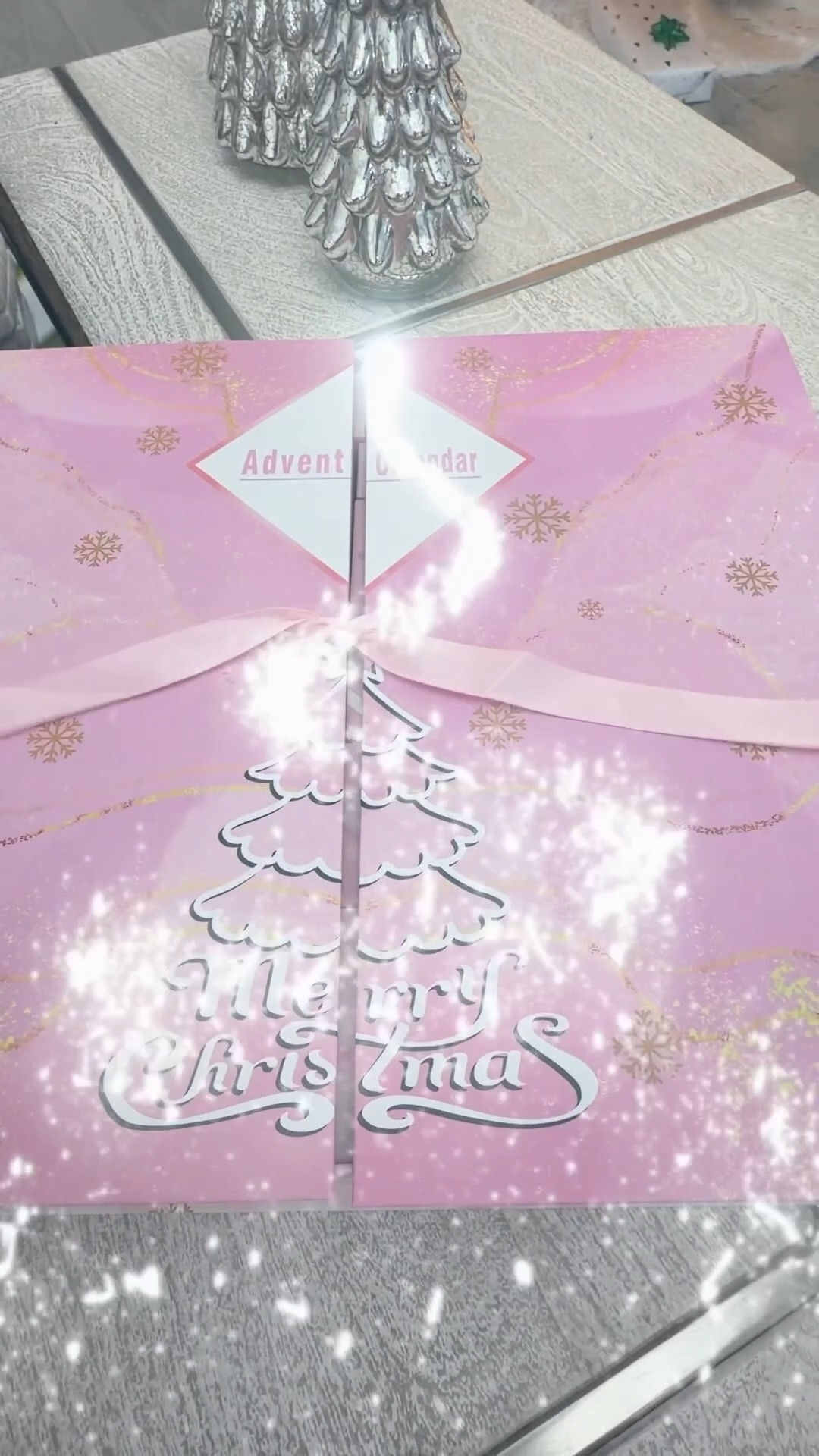 ✨ CALENDARIO DE ADVIENTO: 24 DÍAS DE GRATITUD & REGALITOS PARA MÍ ✨
Este año decidí hacer algo diferente… celebrar la gratitud, el amor propio y los pequeños detalles que me hacen feliz todos los días. 🎁💖

Cada día abriré una sorpresita que elegí con intención: cosas lindas, útiles, que me hacen sentir cuidada, agradecida y bendecida. Porque cuando agradeces, TODO en tu vida empieza a multiplicarse. ✨

Si tú también quieres empezar diciembre con buena energía, más fe, más gratitud y más amor propio…
únete conmigo a este calendario.
Acompáñame estos 24 días y déjame un 💗 si quieres que te comparta ideas de regalitos, links y opciones económicas para hacer el tuyo.

✨ Diciembre es de milagros. Y este año lo voy a vivir agradecida y abundante. 🙏🏼💕

#CalendarioDeAdviento #24DíasDeGratitud #SelfLoveDecember #RegalitosParaMí #Agradecida #Adviento2025 #AmazonFinds #FabulousFinds #ByFabilous #TheFabulousLive #ViralReels #DiciembreMágico

#LTKBeauty #LTKGiftGuide #LTKHoliday