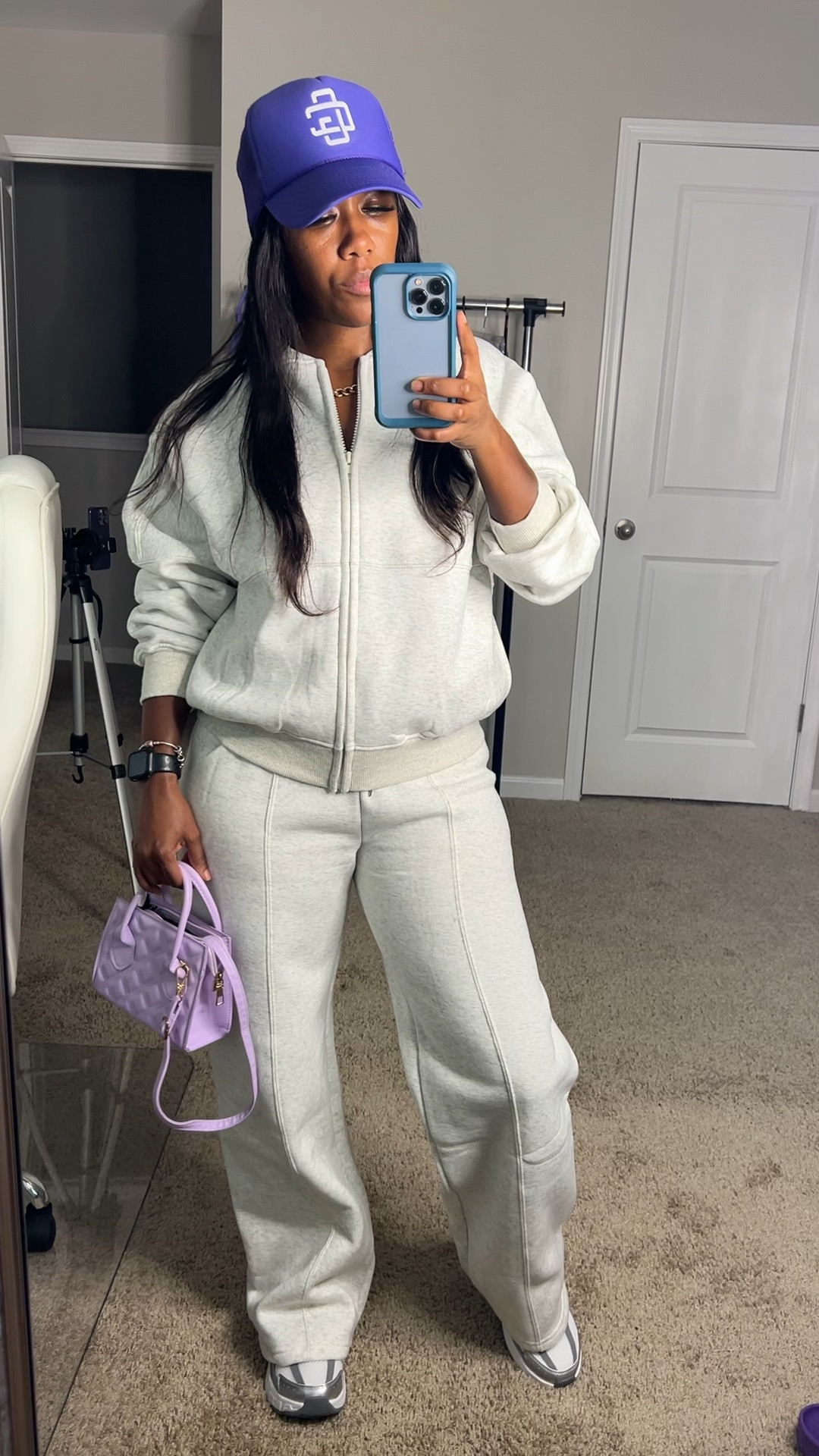 Super thick affordable sweatsuit

#LTKFindsUnder50 #LTKSeasonal #LTKStyleTip