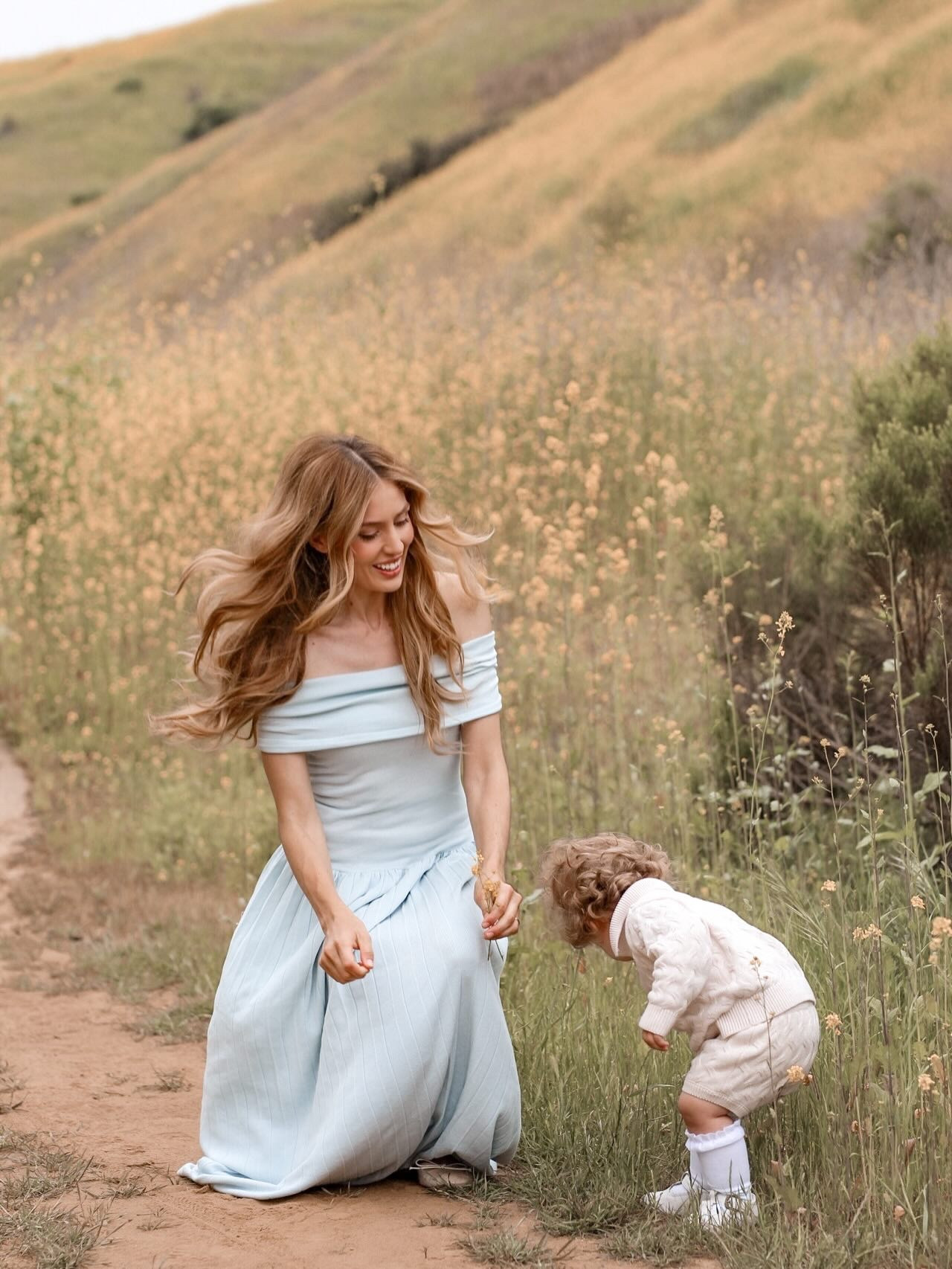 One of my favorite photoshoots with this one 🥰 I realized I never said this location when we lived in San Diego! This is a gem of a spot. It’s at the entrance of the Los Peñasquitos Canyon trail. When you’re in the parking lot, go right instead of left to the path. It’s right there meeting the parking lot so you don’t even need to go deep into the field. Let me know if you try this spot! I loved it for photos 📸

#hiddensandiego #sandiegophotospots #exploresandiego #sandiegofamilyphotos