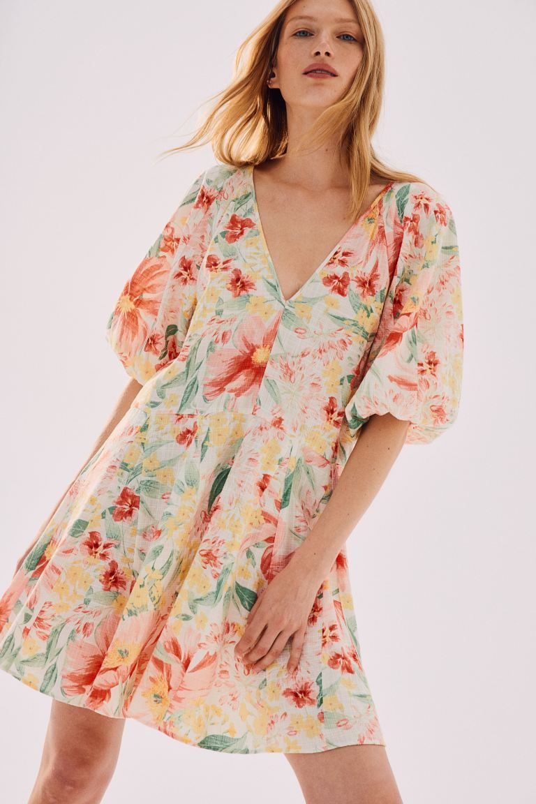Dress with Flared Skirt - V-neck - Short sleeve - Pink/floral - Ladies | H&M US | H&M (US + CA)