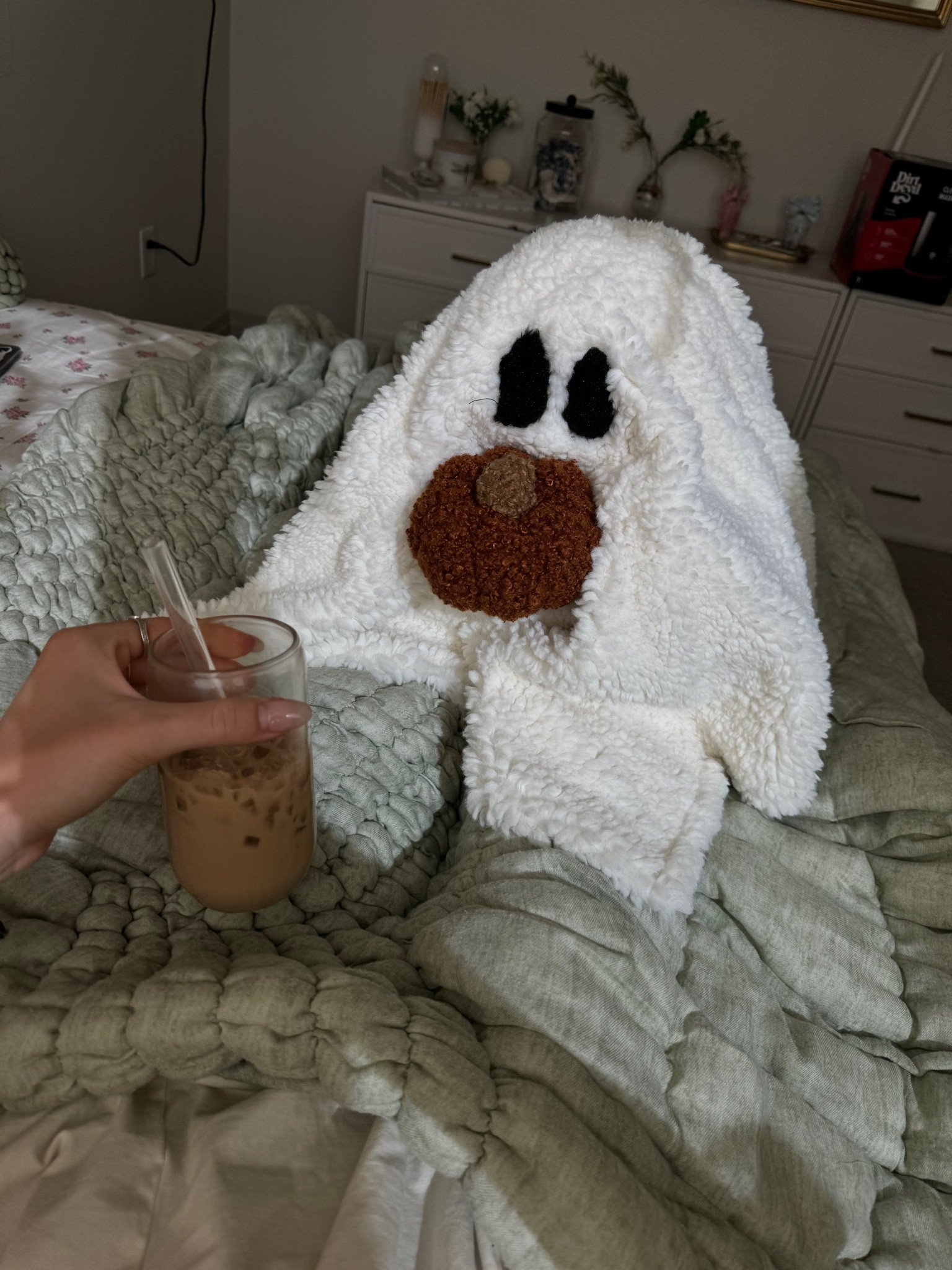 Obsessed with the cutest ghost pillow! A must for your apartment this Halloween from Pottery Barn!

#LTKSeasonal #LTKHalloween #LTKHoliday