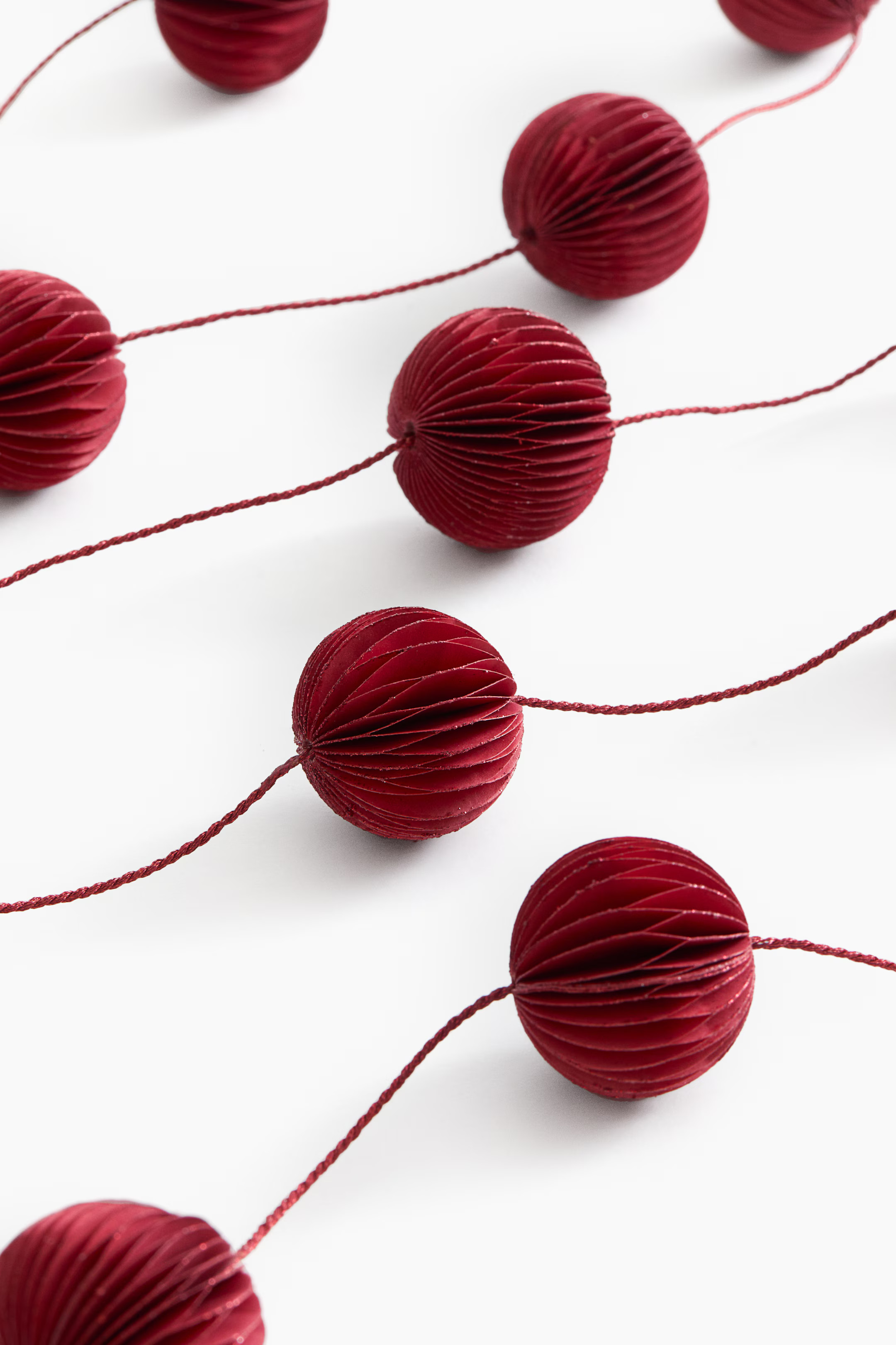 Glittery Honeycomb Garland - Red - Home All | H&M US | H&M (US + CA)