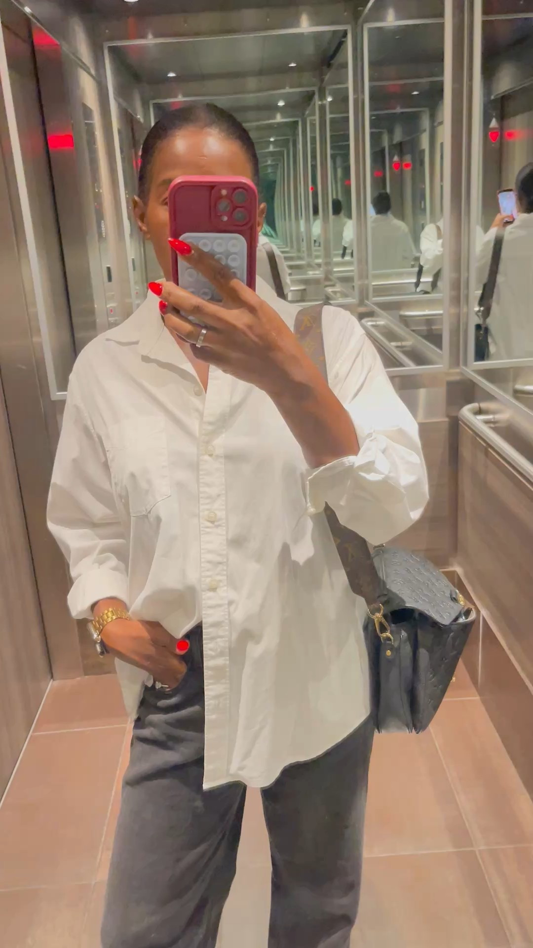 Simple and easy outfit to put together.

White button down, black jeans, trainers 

#LTKOver40 #LTKStyleTip