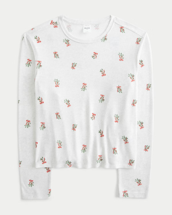 Model:
                  5'10" 
                  in size 
                  M | Hollister (US)