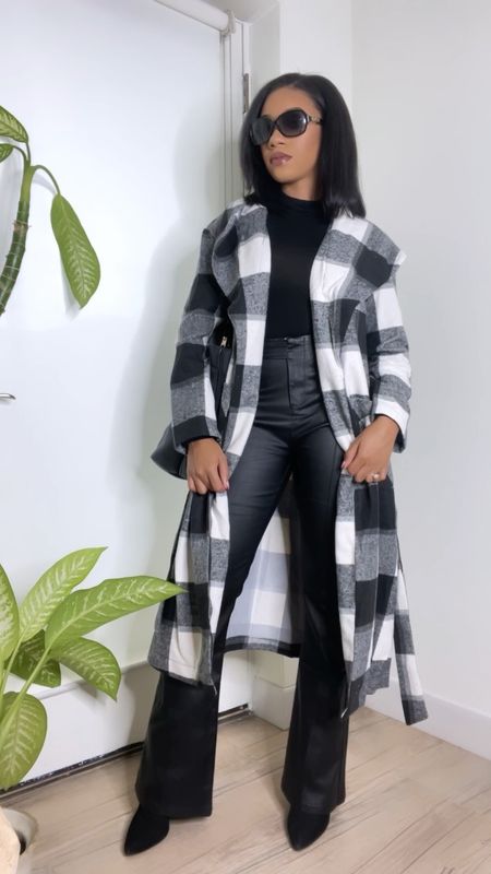 Plaid trench for Fall 🖤

#LTKworkwear #LTKstyletip #LTKfindsunder50