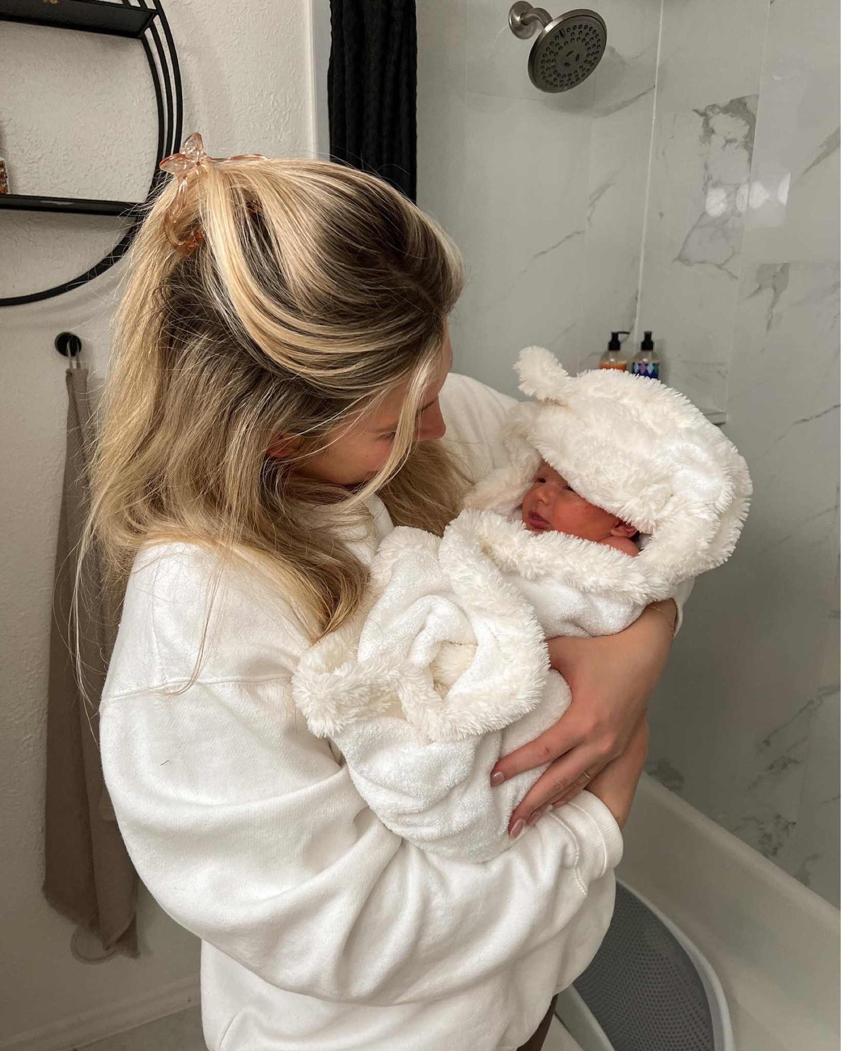 cozy hooded bath towel for babies 🖤 

#LTKbaby
