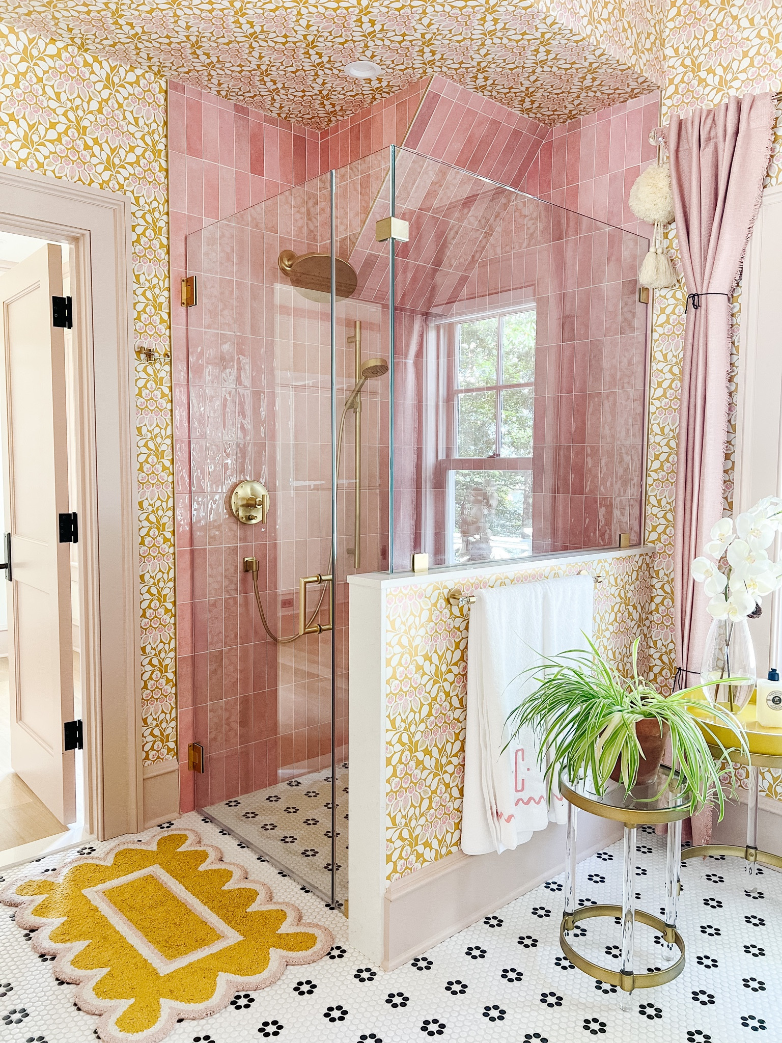Pretty in Pink ✨ 

This bathroom I designed with my client is getting a lot of love so I wanted to share some sources! 