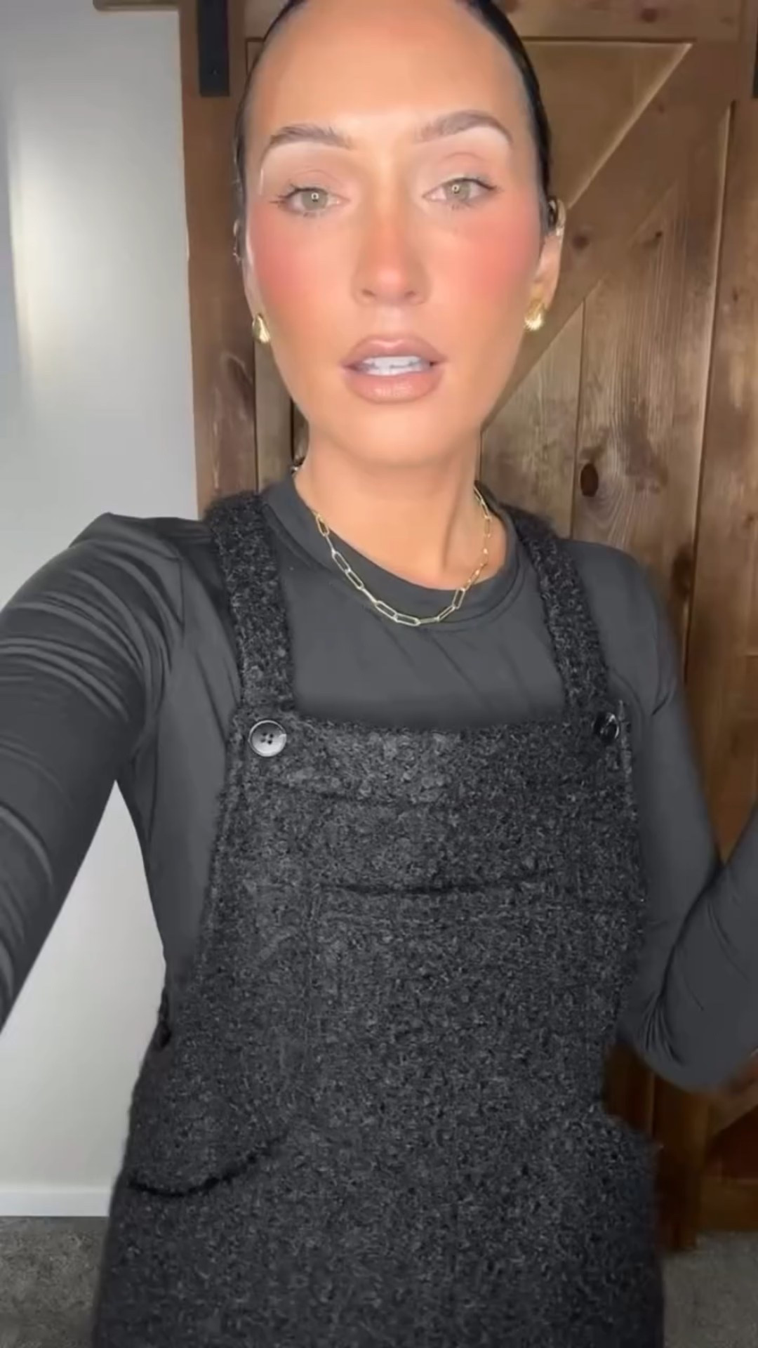 probably the most compliments I’ve ever received on an outfit 🧸So comfy, the teddy overalls! In an XS 🖤

comment SHOP for the link while they are on sale!

 #halaraeveryday #halara #teddyoveralls #comfyoutfit #winterstyle @halara_official