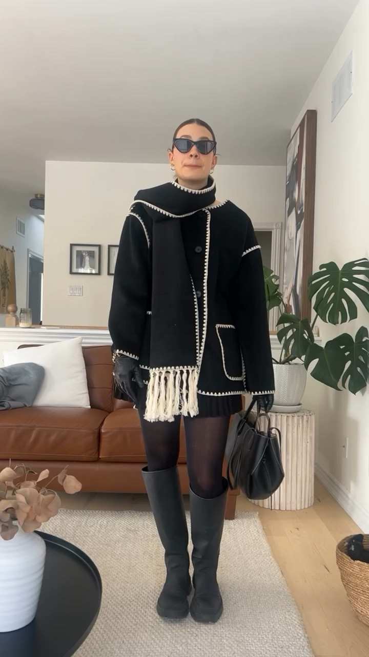 When you begin questioning your neutrals…  Coat: @commense.official #commense #pinterestaesthetic #winterstyle