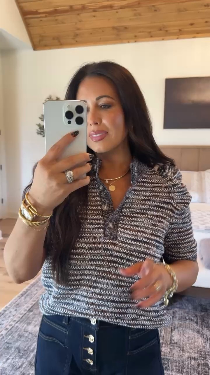 This Walmart sweater polo and dark-wash jeans make the cutest polished fall outfit! The textured striped top gives this casual look an elevated feel, while the high-waisted jeans are perfect for everyday styling. Such an affordable outfit for work, lunch, or a day out!
#WalmartFashion #WalmartFinds #WalmartStyle #SweaterPolo #DarkWashJeans #FallOutfitIdeas #AffordableFashion #CasualFallOutfit #WorkwearStyle #FallFashion2026