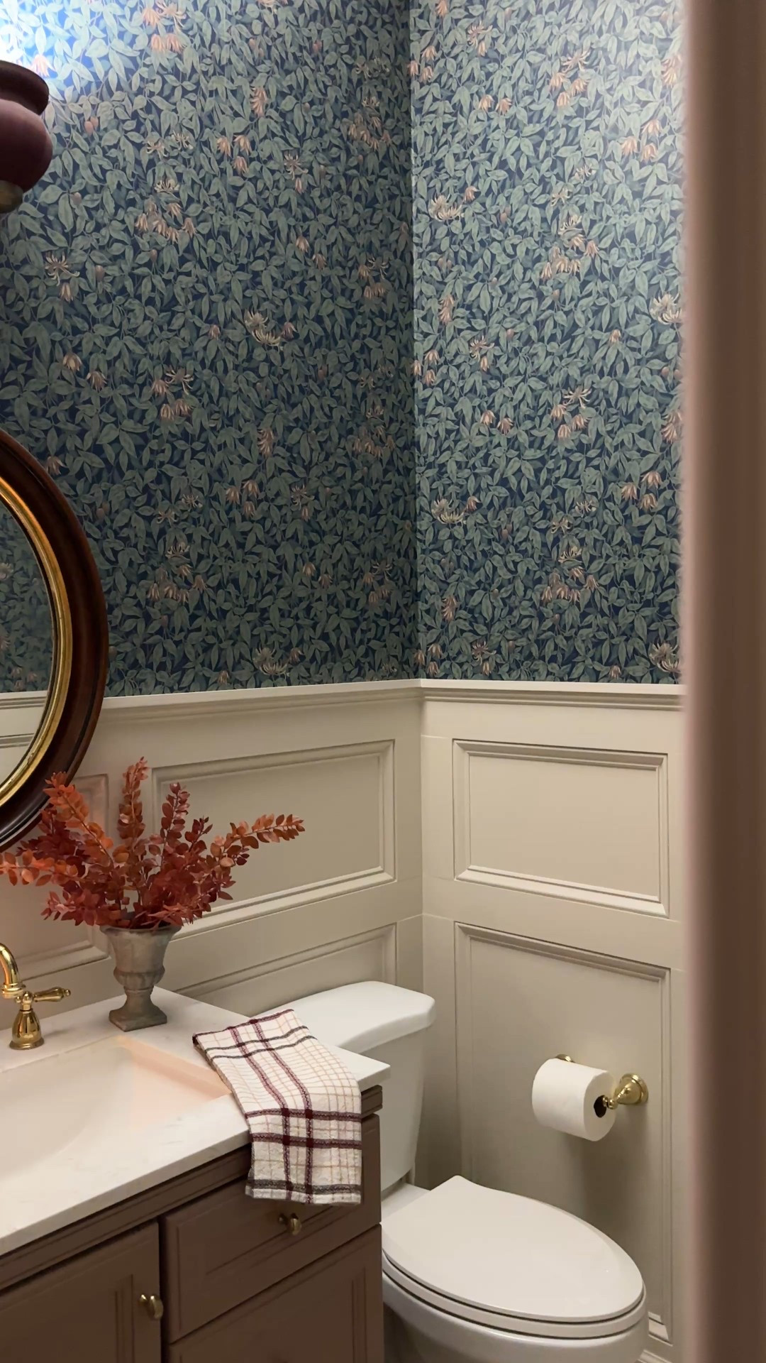 Fall decor in the powder bathroom

#LTKHome #LTKSeasonal