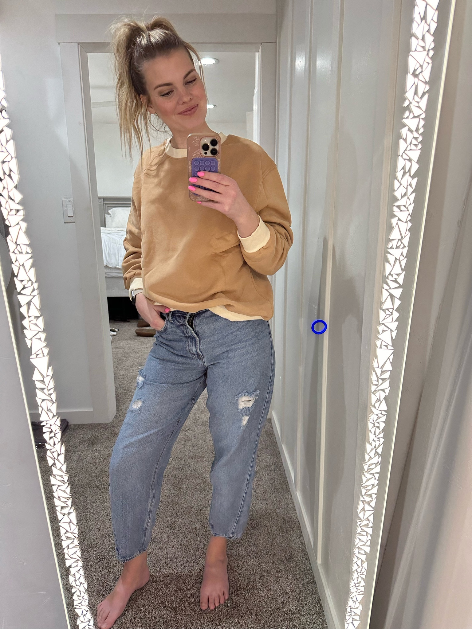 The softest crewneck, perfect to finish out winter and head into spring. I sized up to a medium. I also sized up one in the jeans  