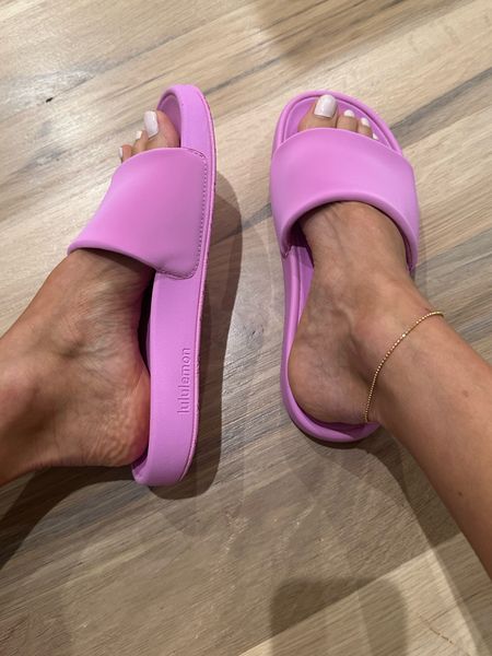 Lululemon comfy slide sandals size 6 make a great gift 

#LTKshoecrush #LTKfindsunder100 #LTKGiftGuide