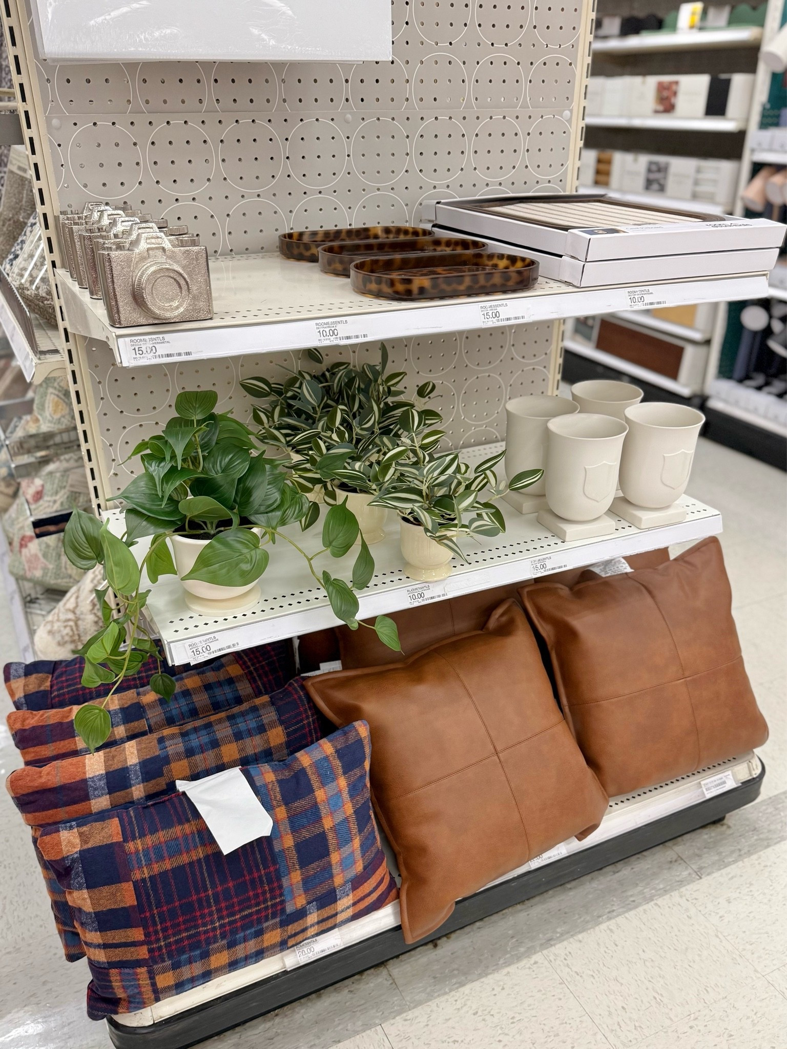 New dorm finds that would be perfect for the boys!
