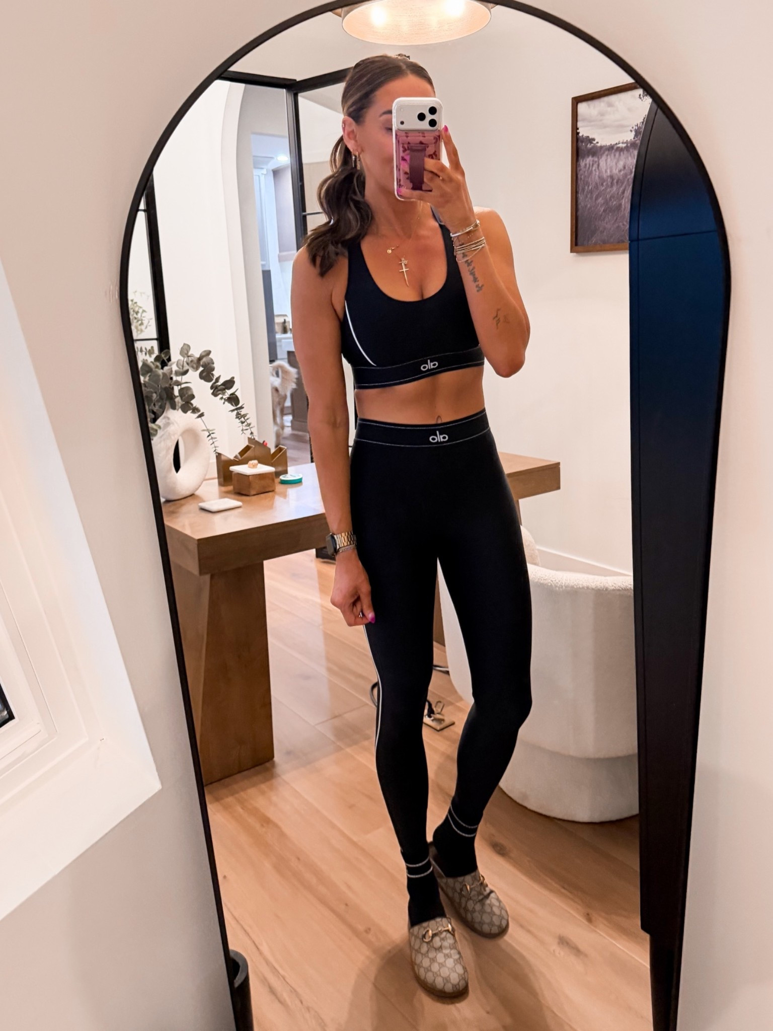 Sports bra-medium
Leggings-small

#LTKfitnessgoals #LTKootd #LTKTall