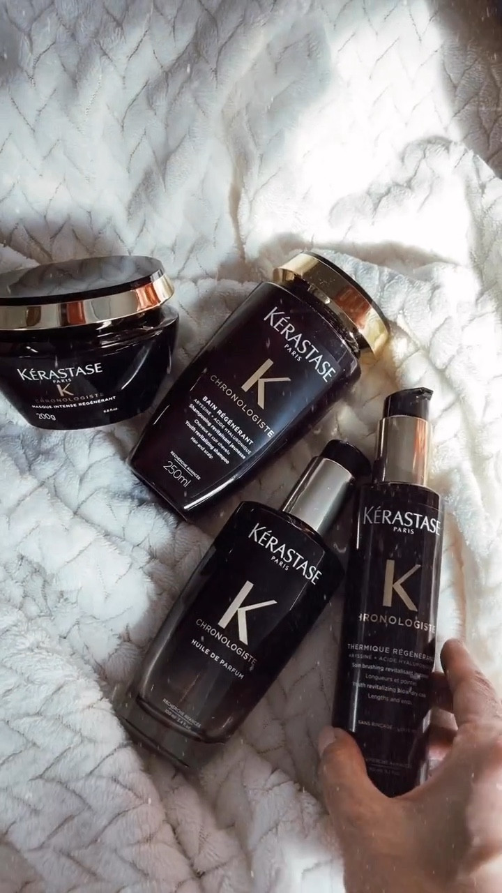 Vamos aproveitar os descontos de @kerastase_official na @epocacosmeticos
que hoje estão BABADO!!! Escolhi a linha de luxo Chronologiste para falar por ser a mais pedida pelas minhas seguidoras para ter aquele descontinho, garanto que não vão se arrepender

#LTKbrasil